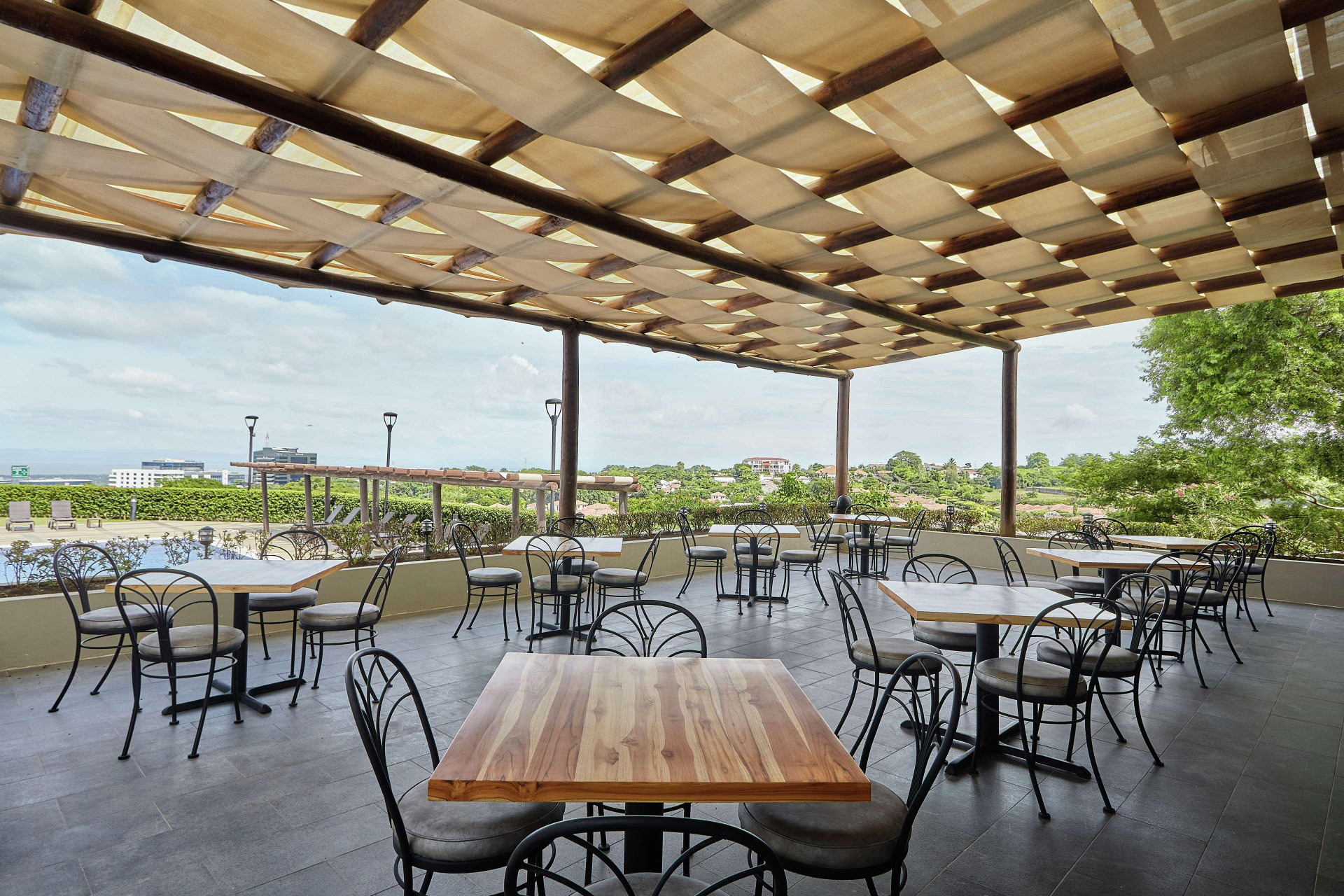 Bar/Salón DoubleTree by Hilton Managua