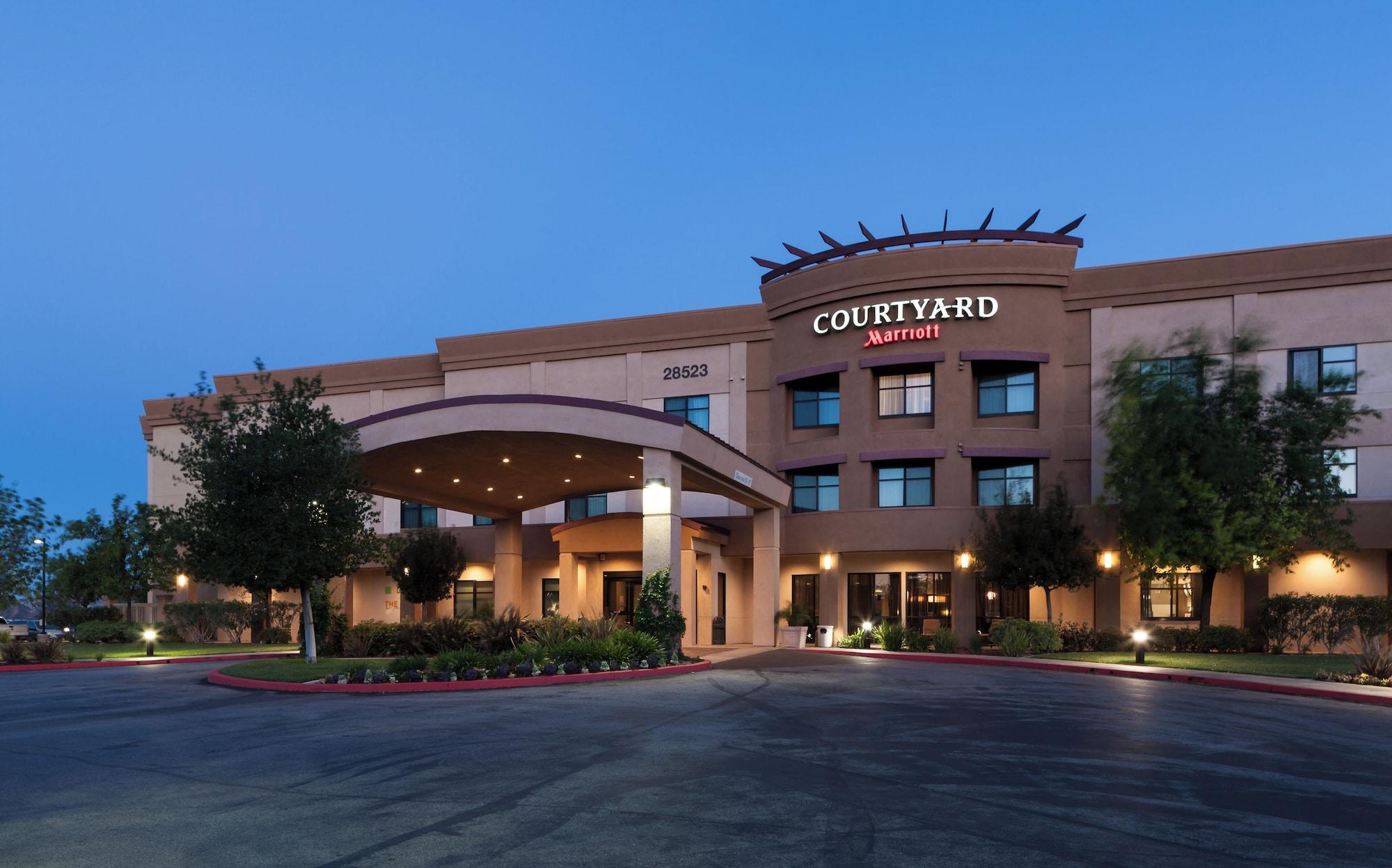 Vista Exterior Courtyard by Marriott Santa Clarita Valencia