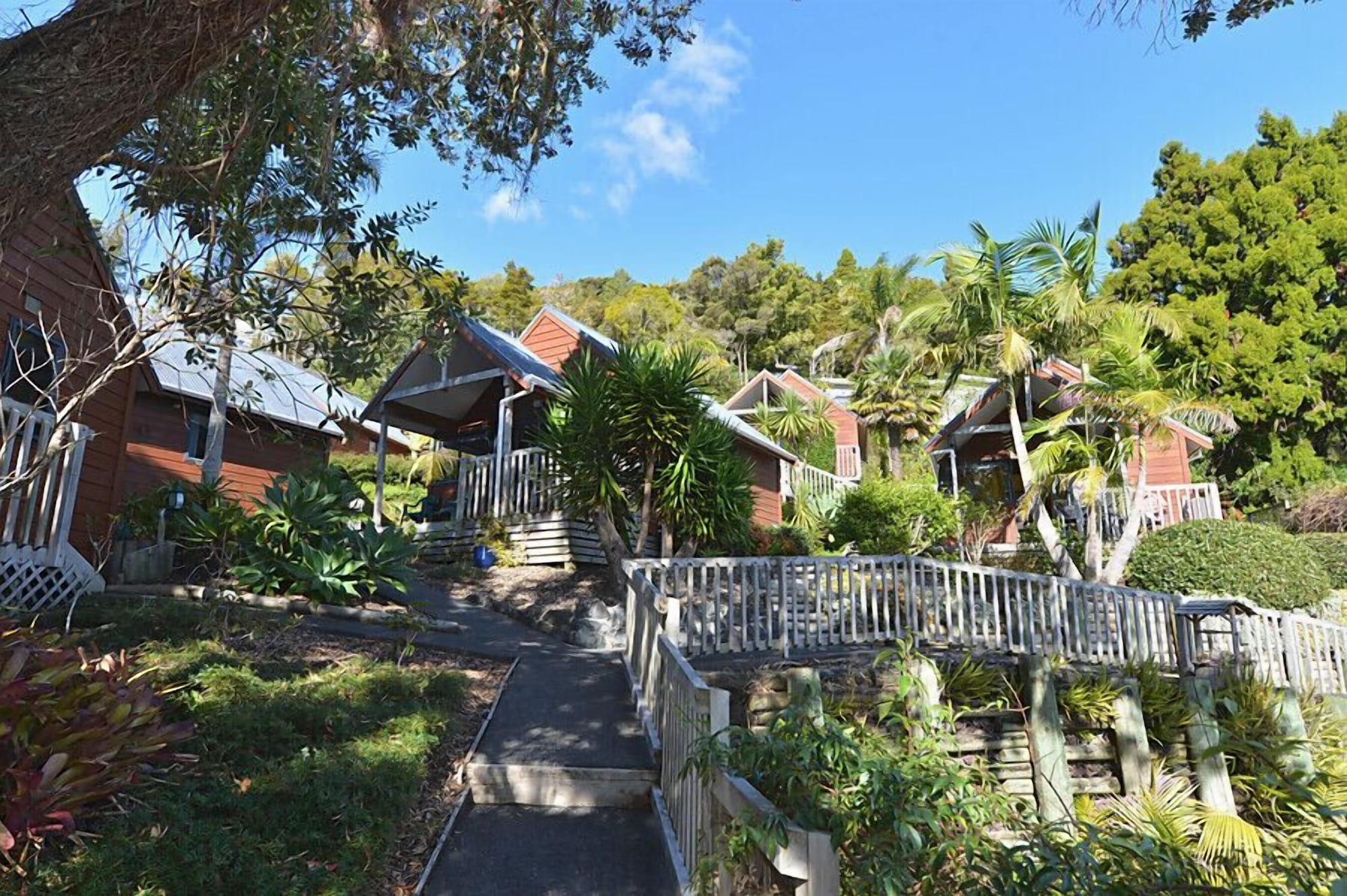 Varios Bay Cabinz Motel