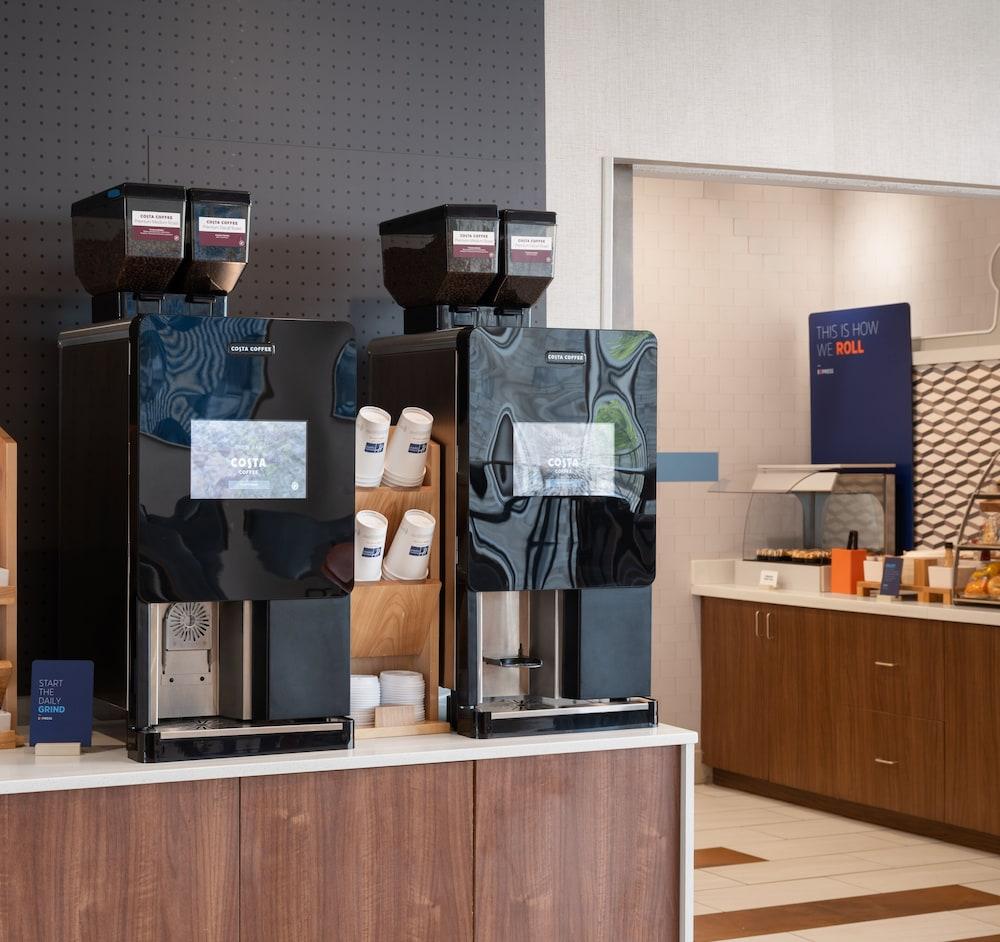 Bar/Salón Holiday Inn Express & Suites Tampa East - Ybor City by IHG