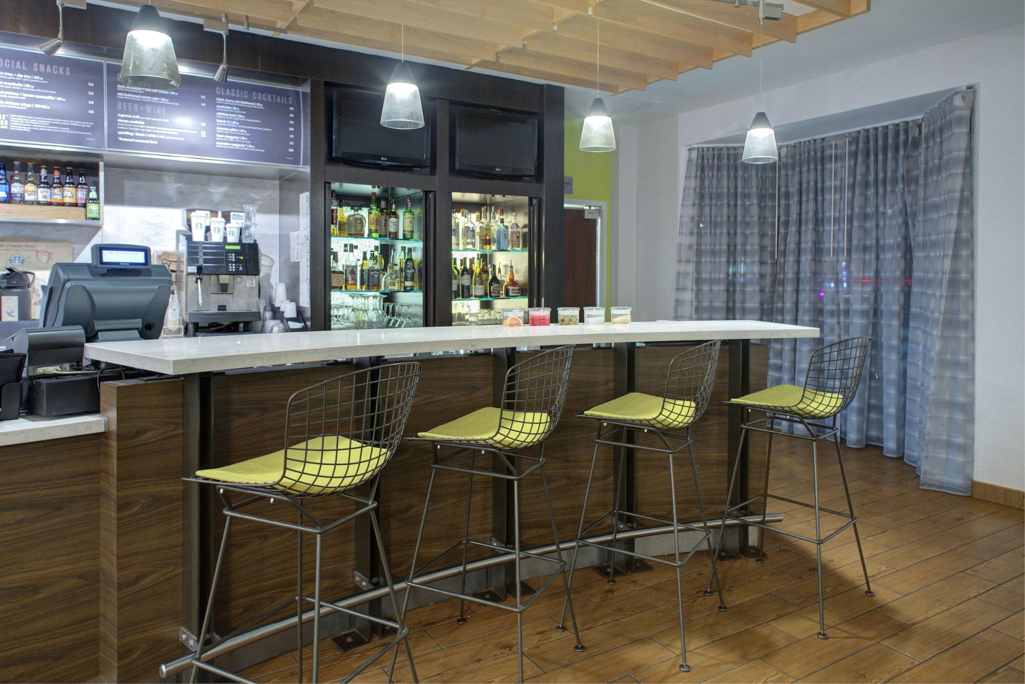 Bar/Salón Courtyard by Marriott Richmond Chester