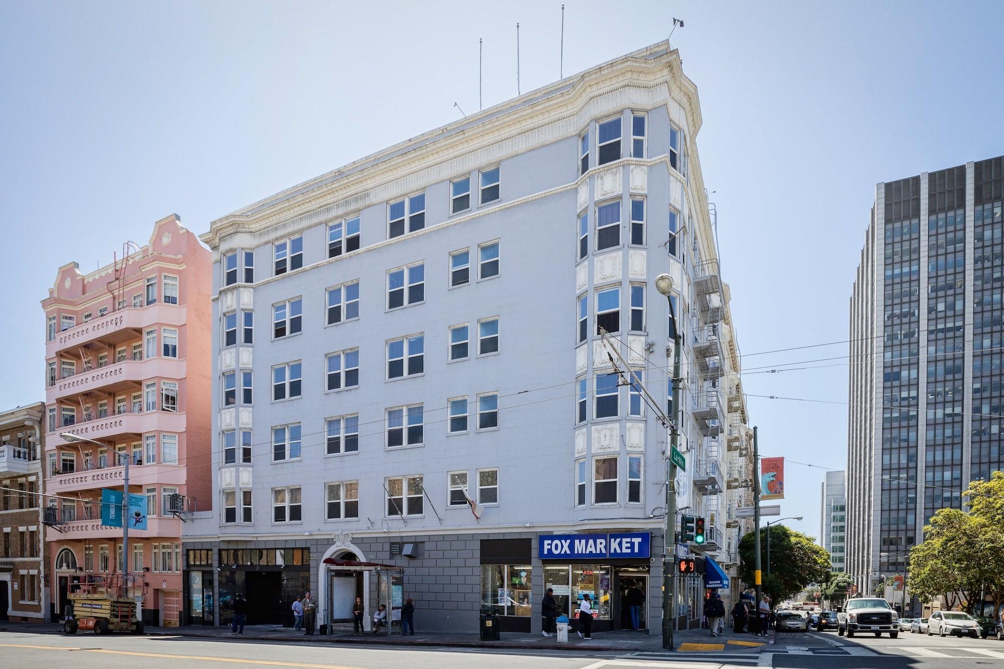 Vista Exterior Motel 6 San Francisco, CA – Civic Center