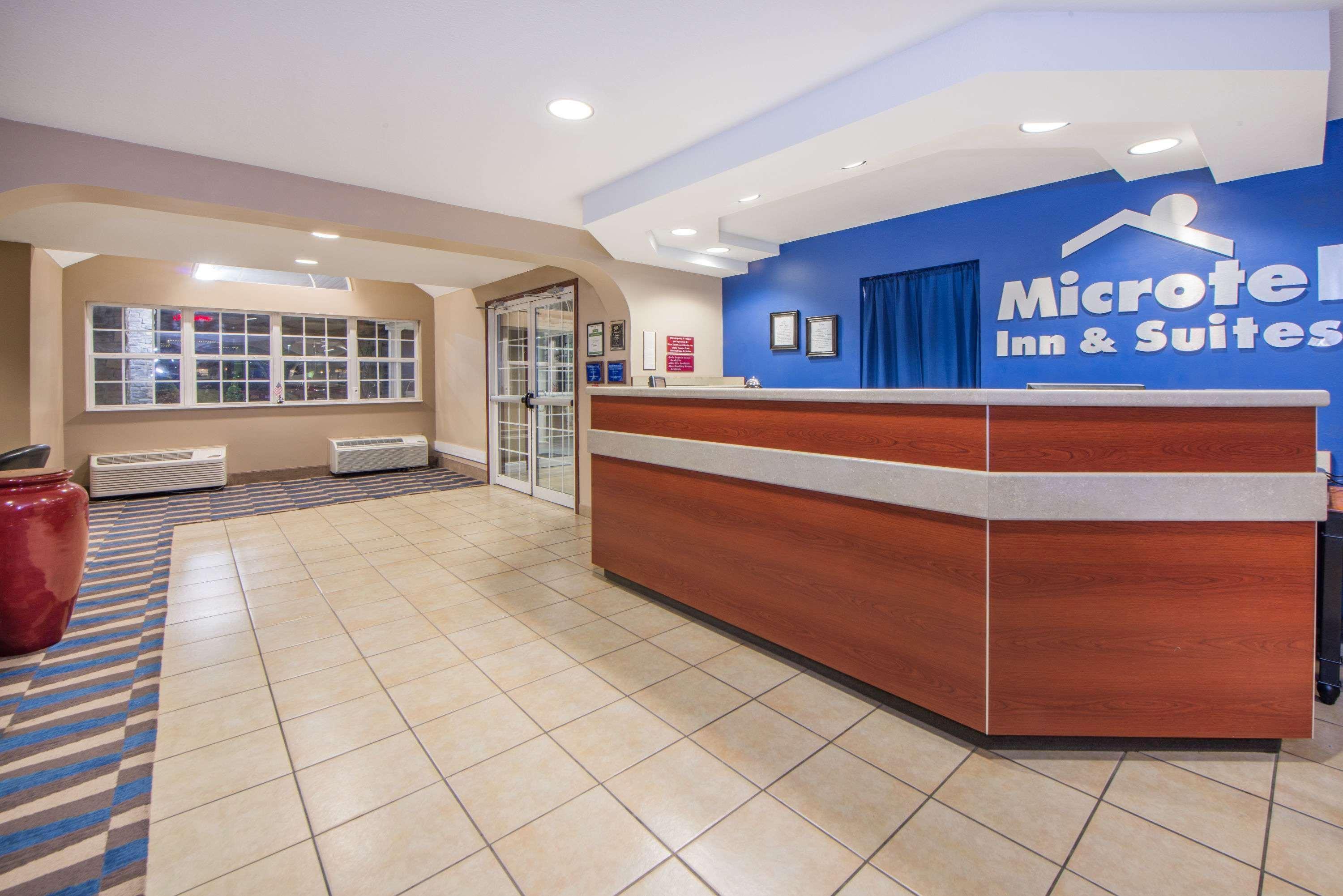 Vista Lobby Microtel Inn & Suites by Wyndham Miami