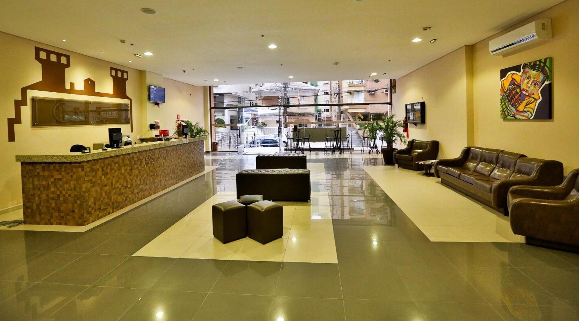 Vista Lobby Mont Rey Hotel