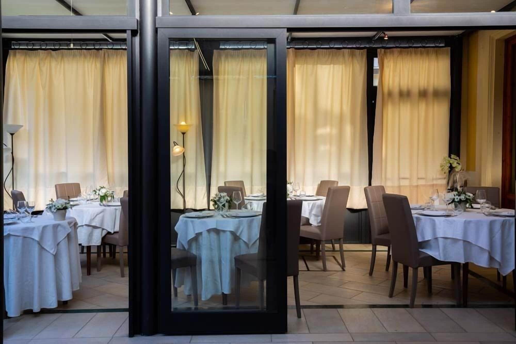 Vista Exterior Hotel Alassio