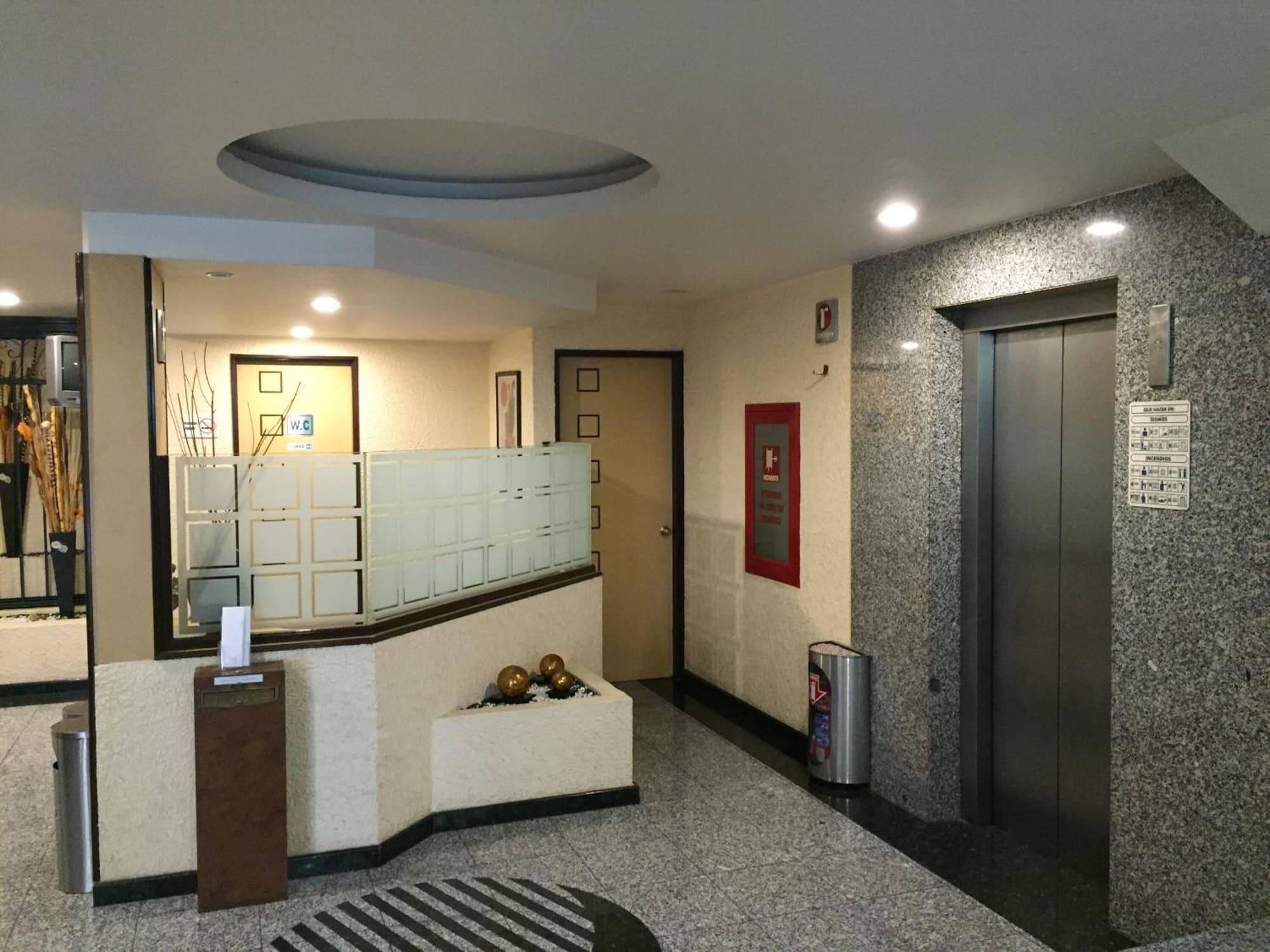 Vista Lobby Hotel La Luna