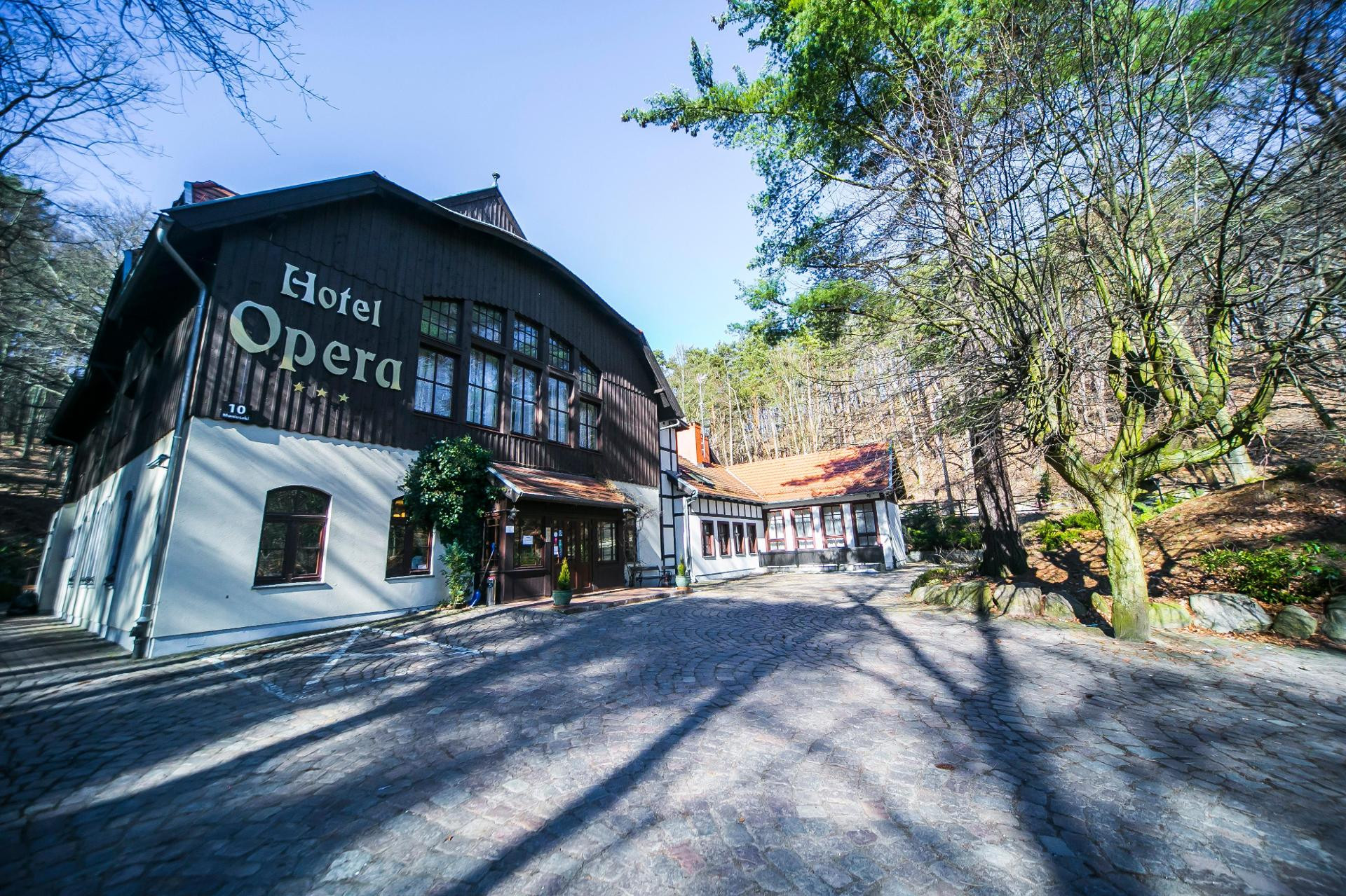 Vista Exterior Hotel Opera