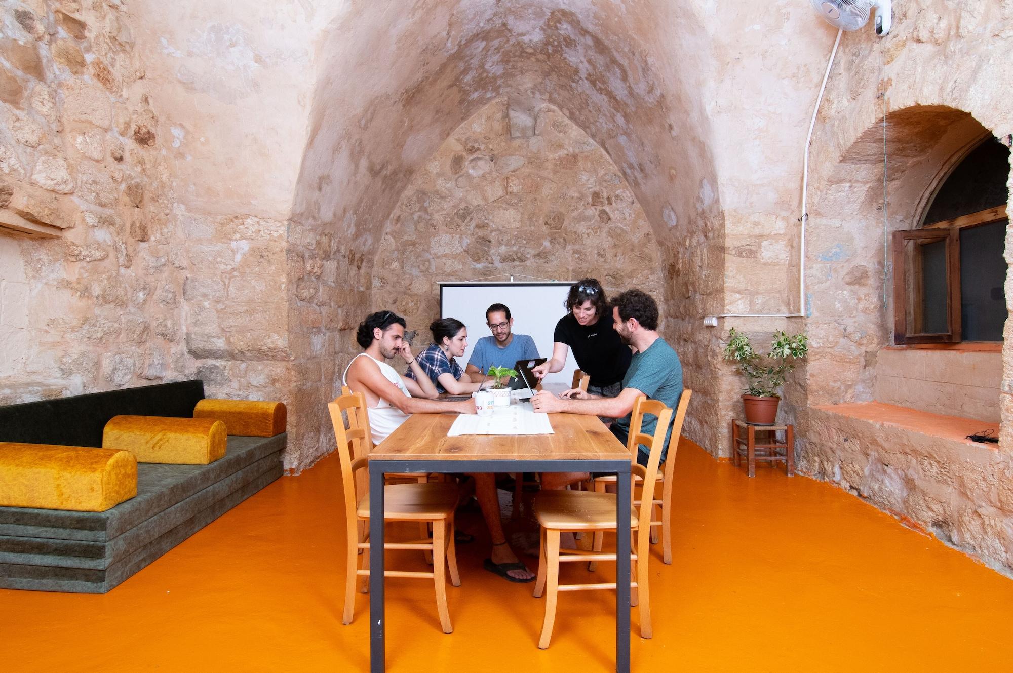 Sala de Reuniones Fauzi Azar by Abraham