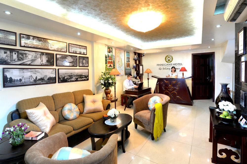 Vista Lobby Finnegans Hotel