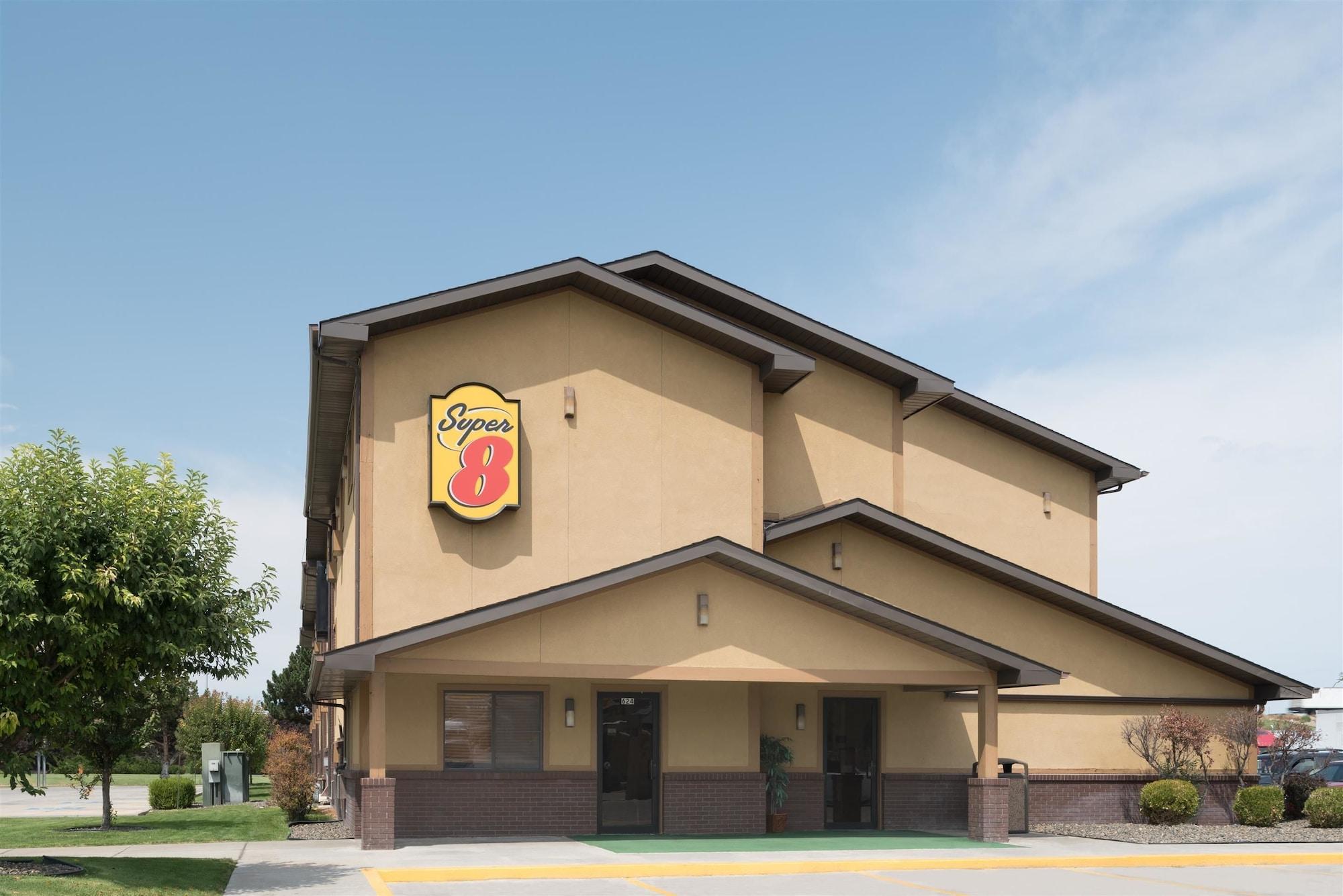 Vista Exterior Super 8 by Wyndham Nampa