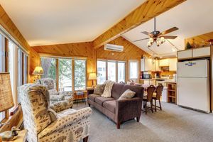 Alquiler Vacacional - Waterfront Cottage on Lake George w/ 2 Docks!