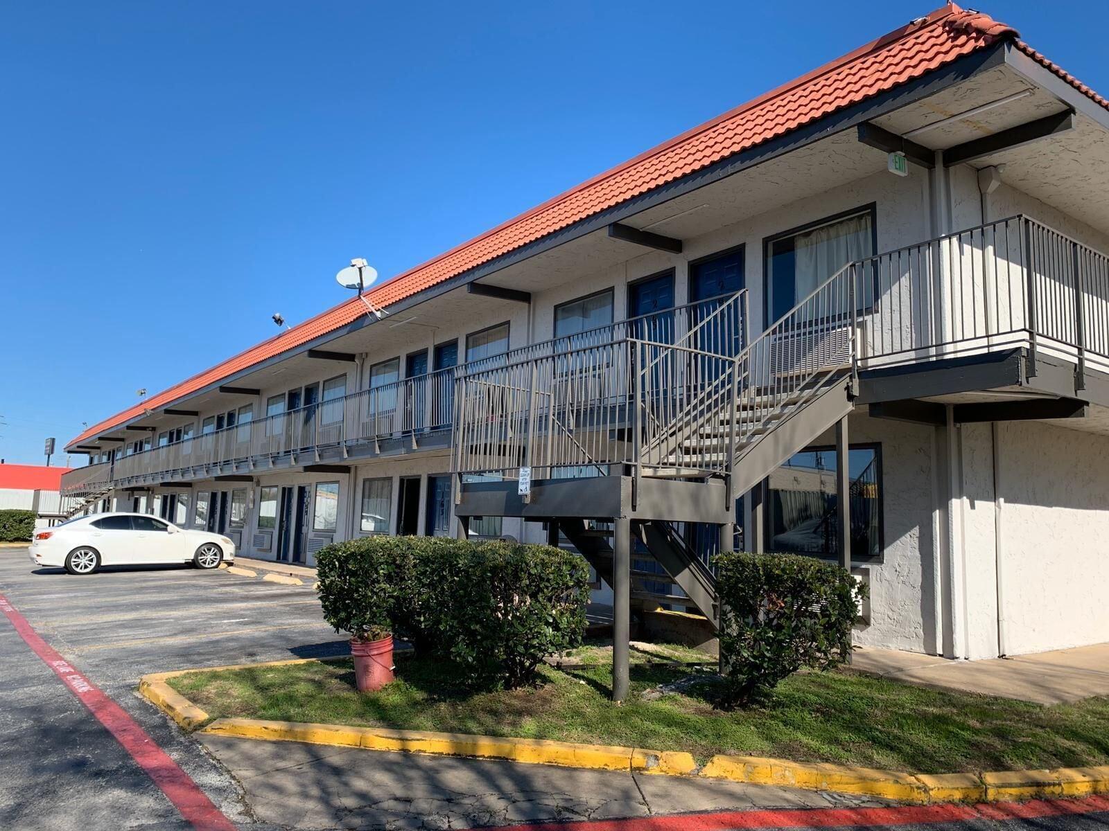 Vista Exterior Super 7 Inn Dallas Southwest
