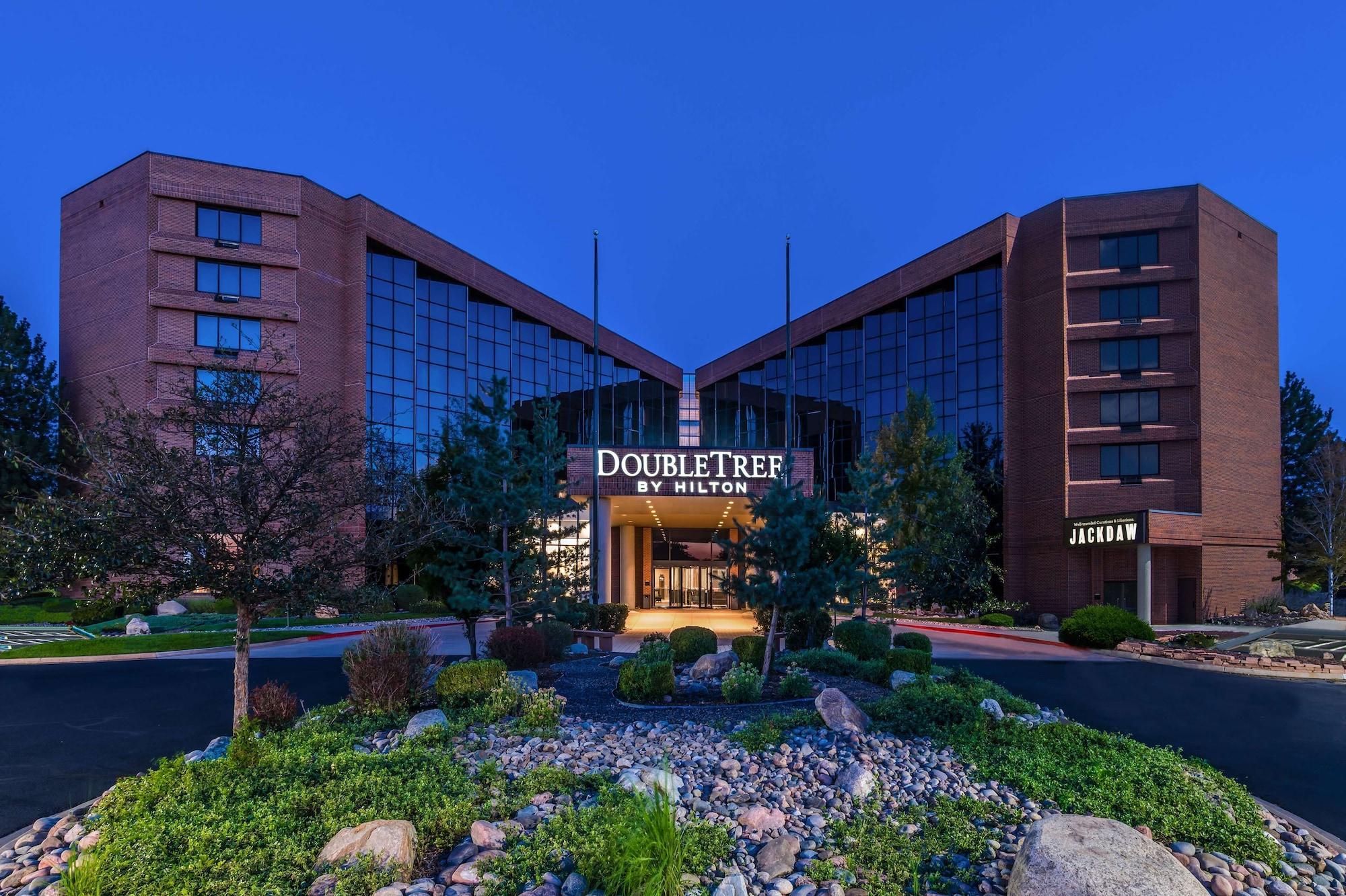 Vista Exterior DoubleTree by Hilton Denver - Aurora
