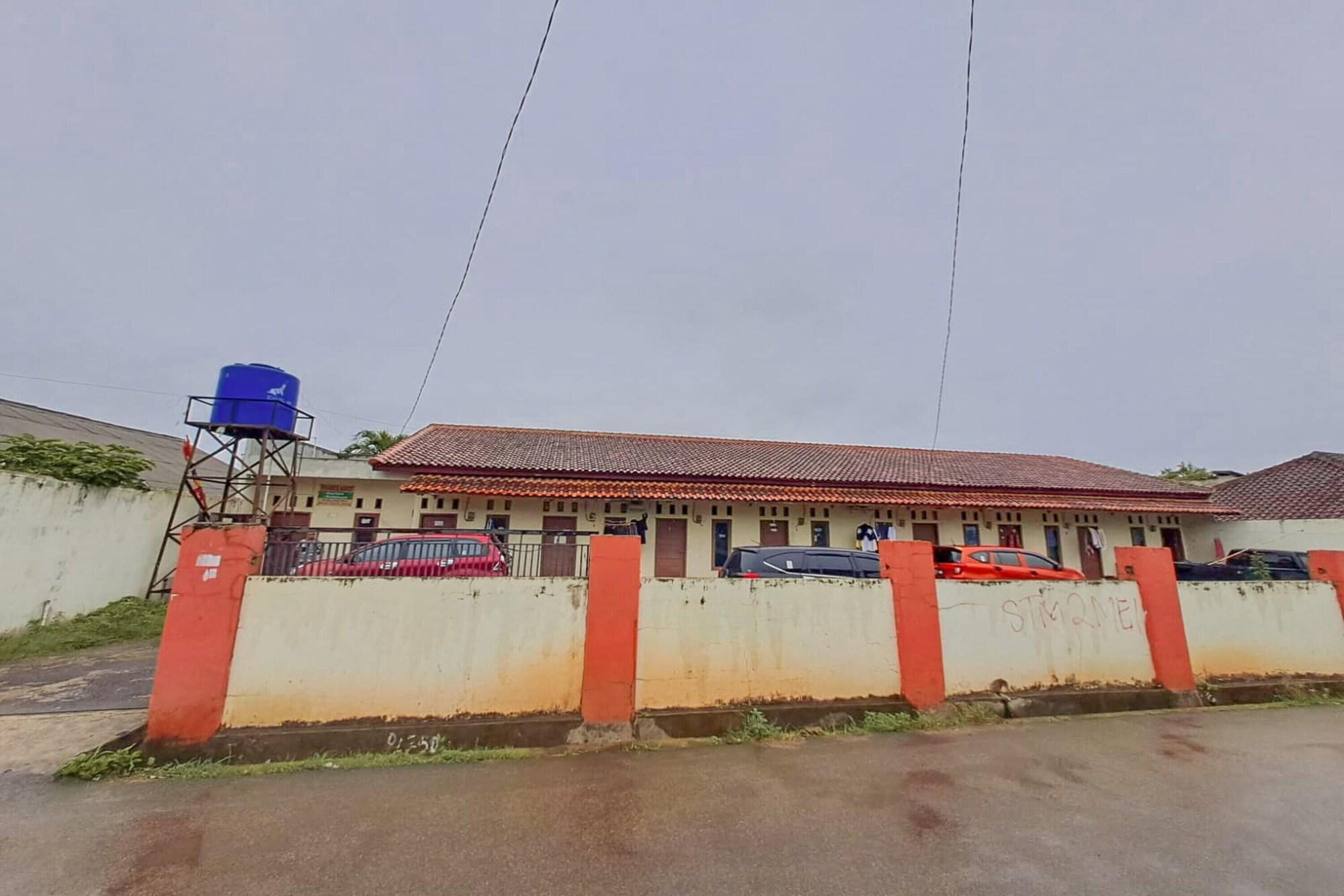 Vista Exterior OYO Life 93590 Penginapan Palapa 10 Syariah