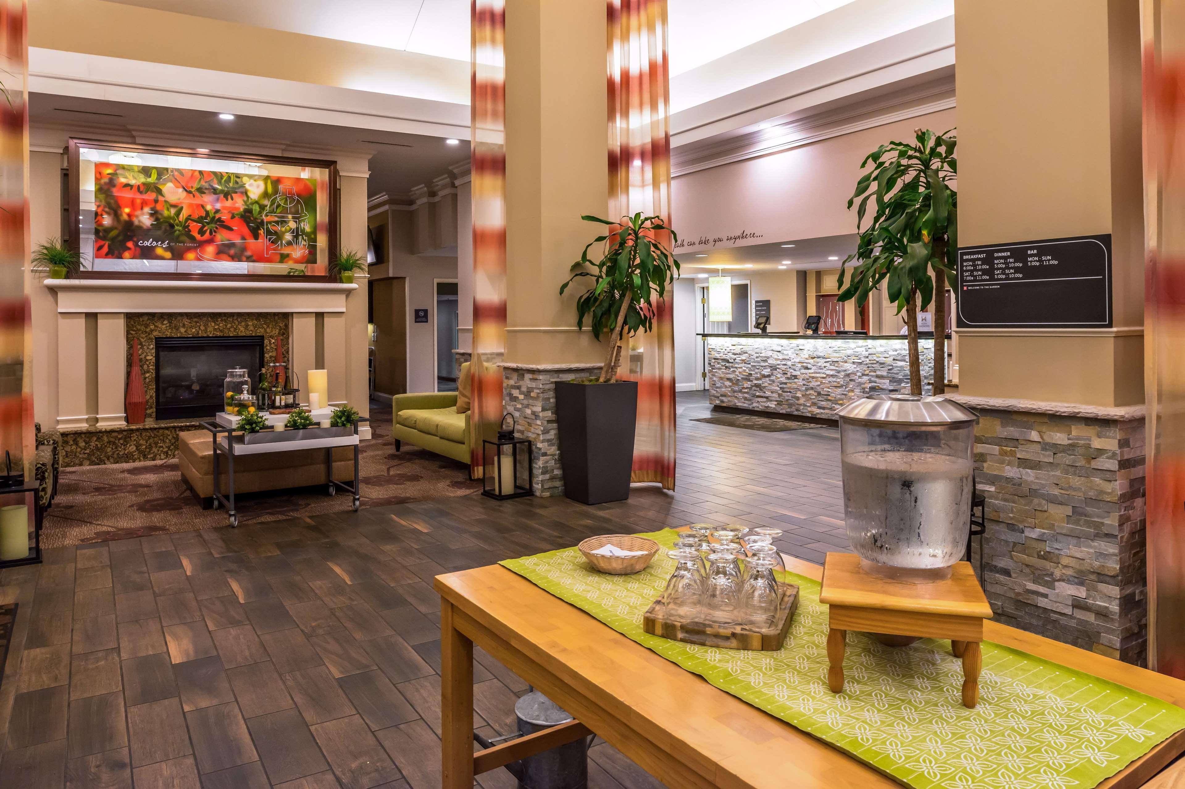 Vista Lobby Hilton Garden Inn Detroit - Southfield, MI