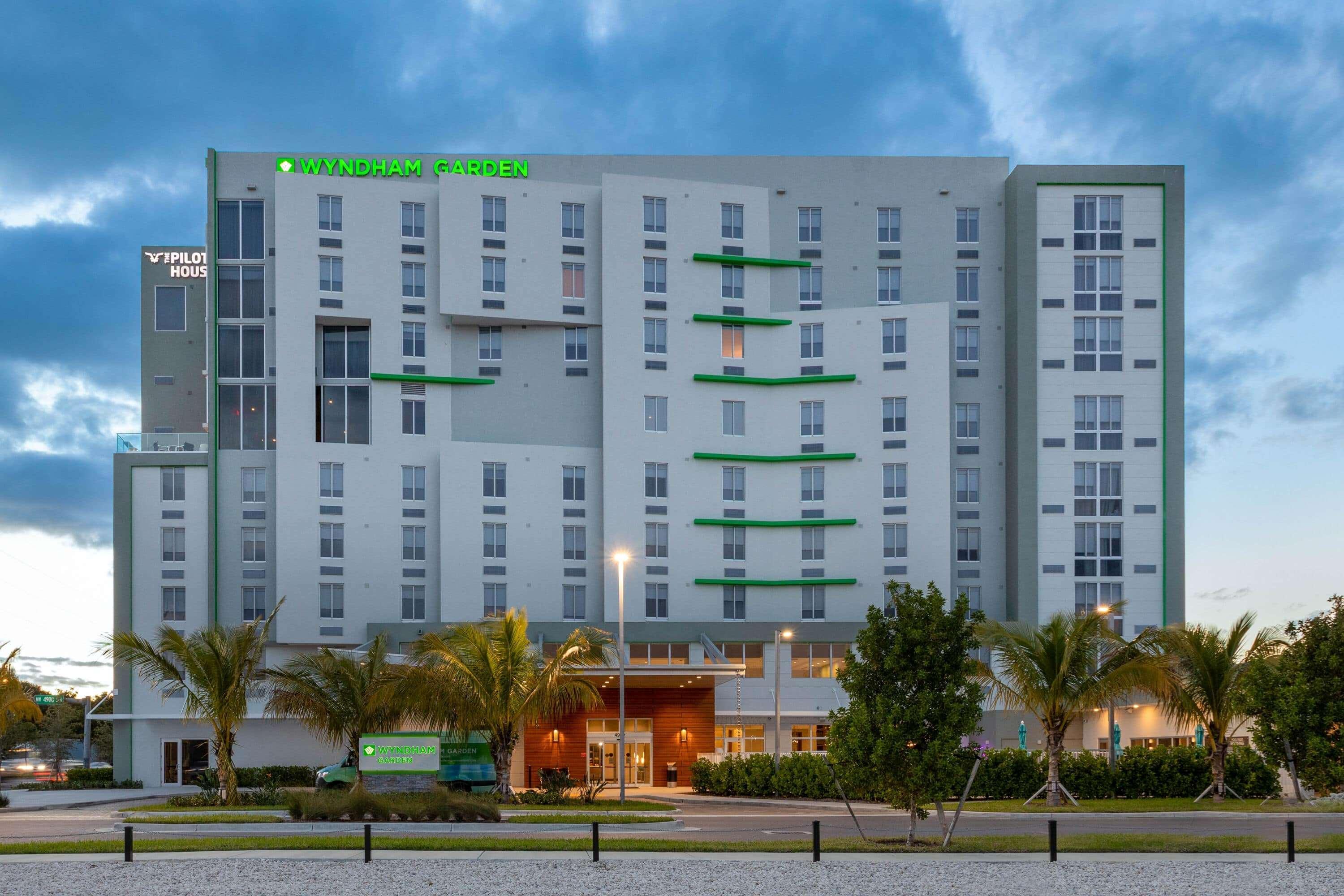 Vista Exterior Wyndham Garden Miami International Airport