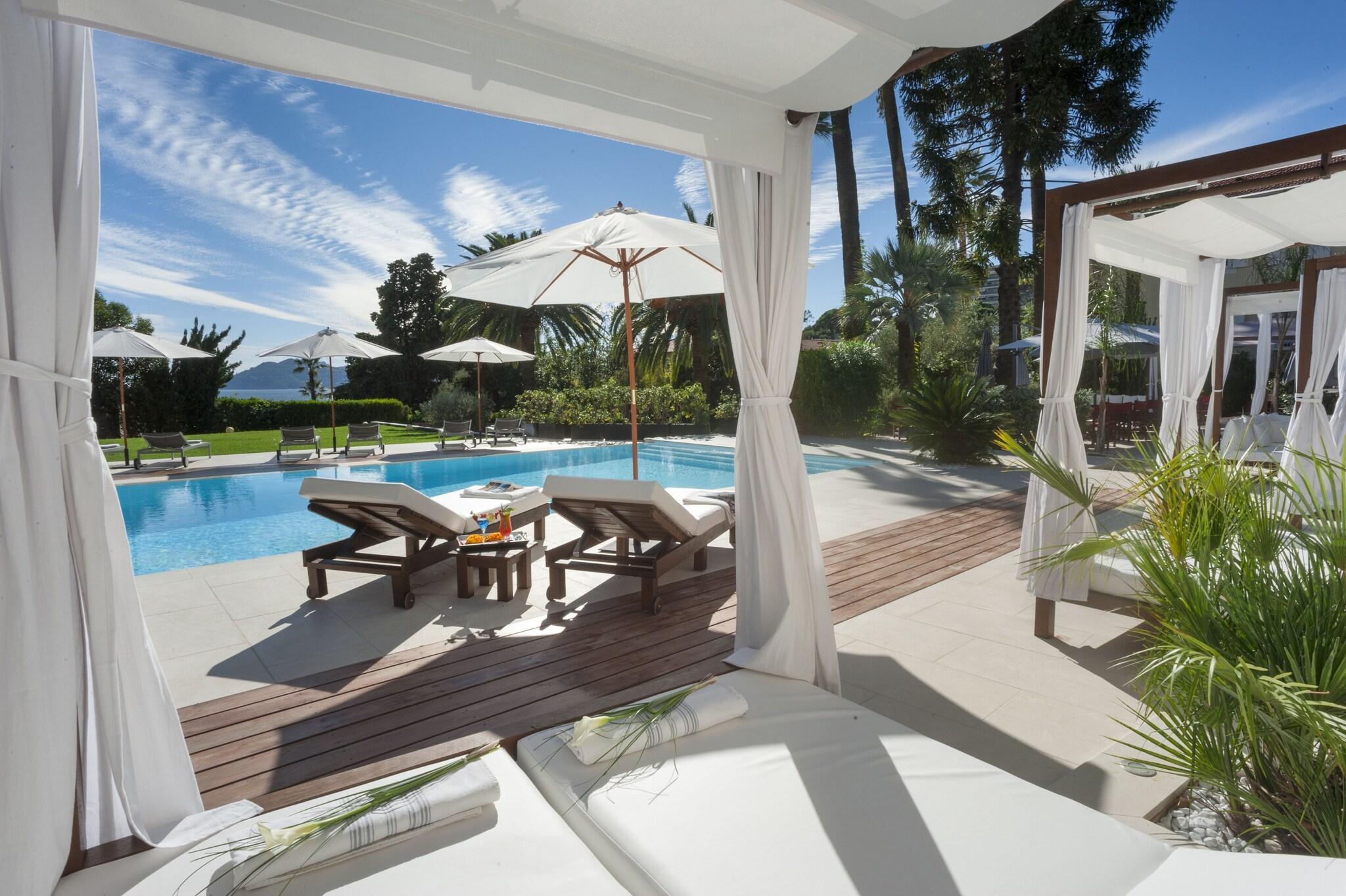 Vista Exterior Hotel Chateau De La Tour