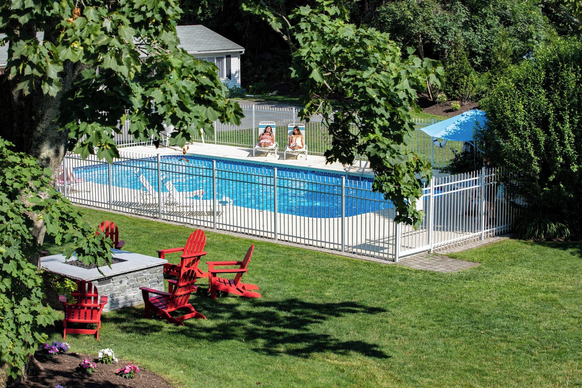 Varios Sesuit Harbor House