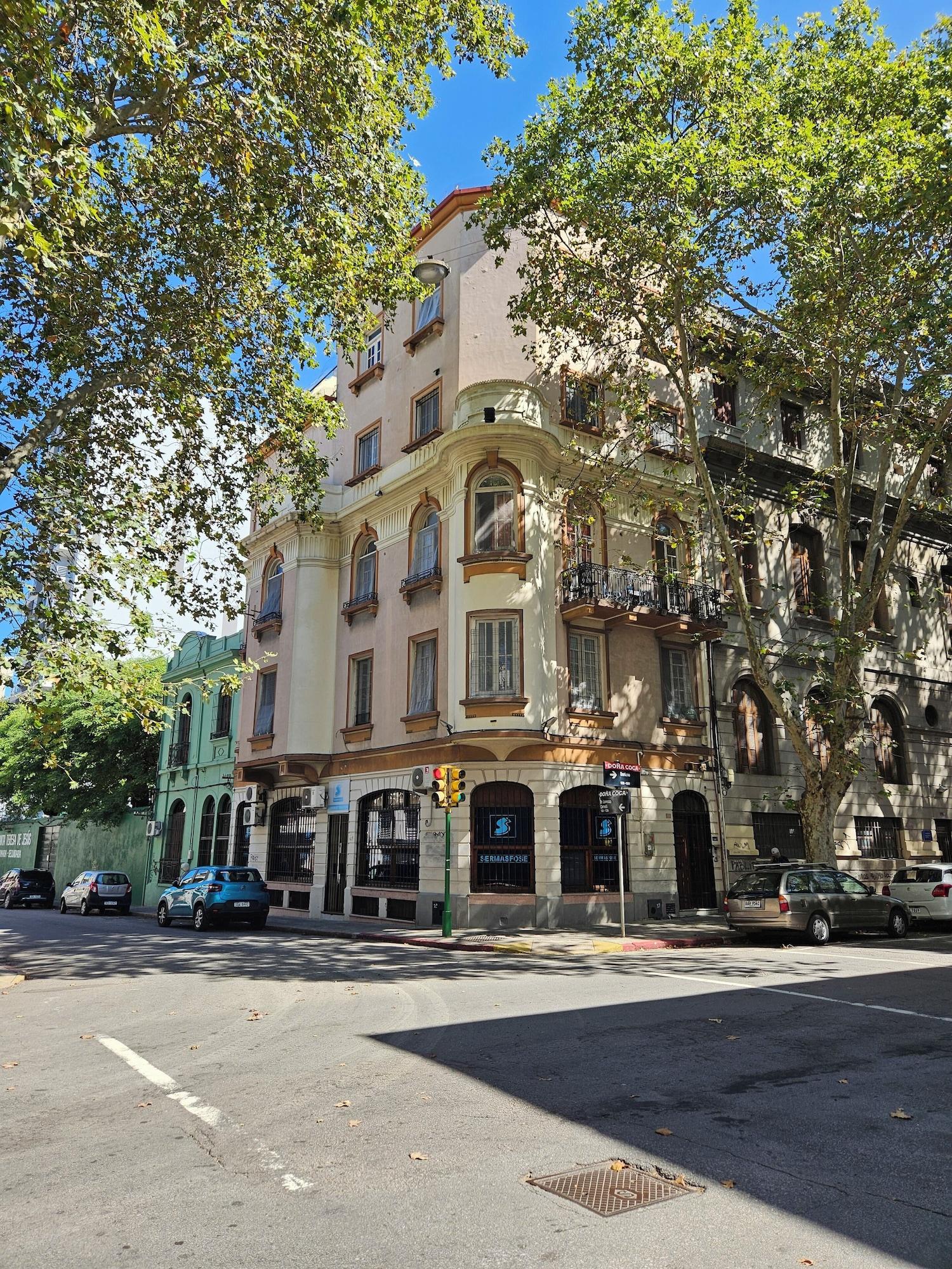 Vista Exterior Montevideo Hostel