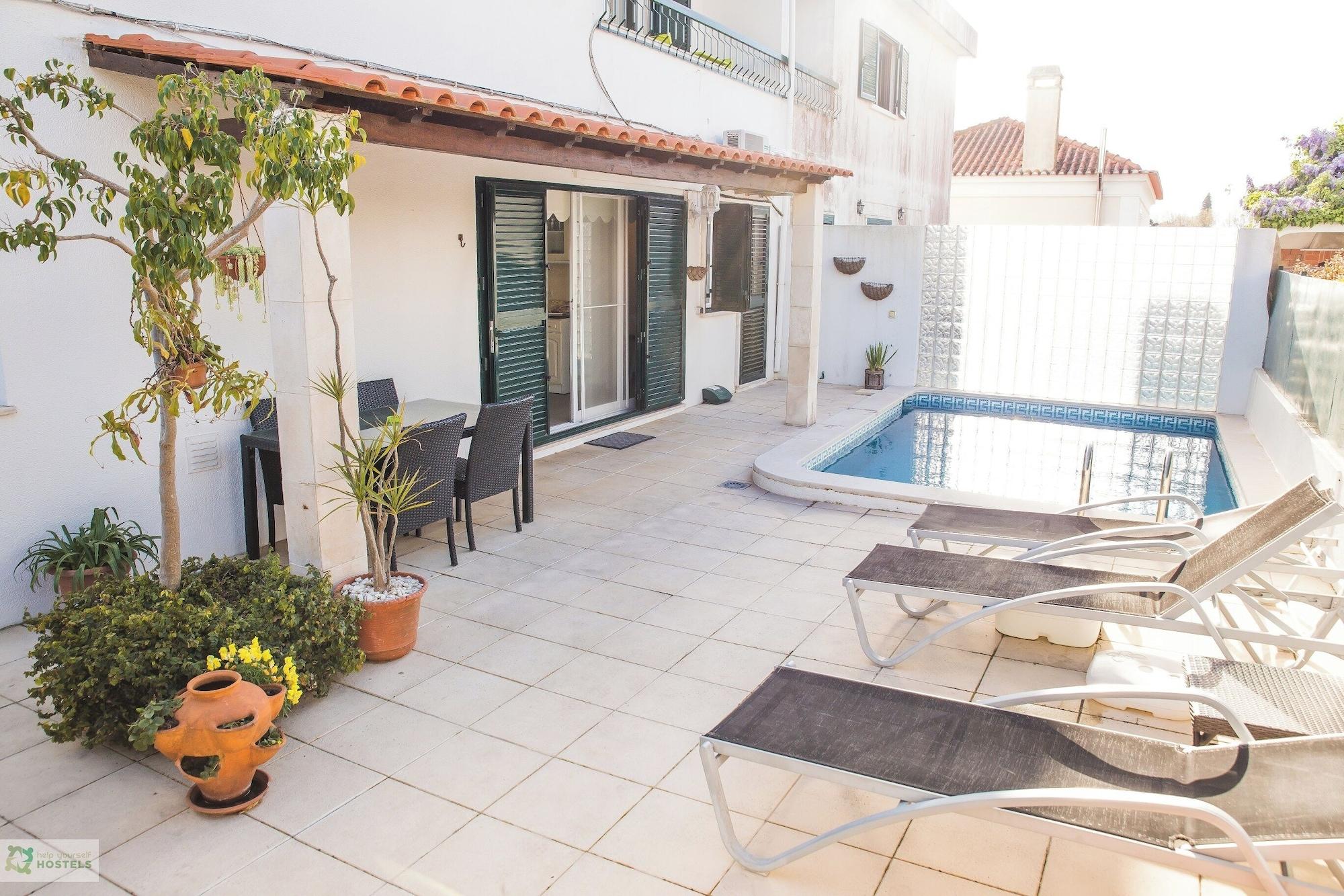 Vista Piscina Help Yourself Hostels Carcavelos Coast