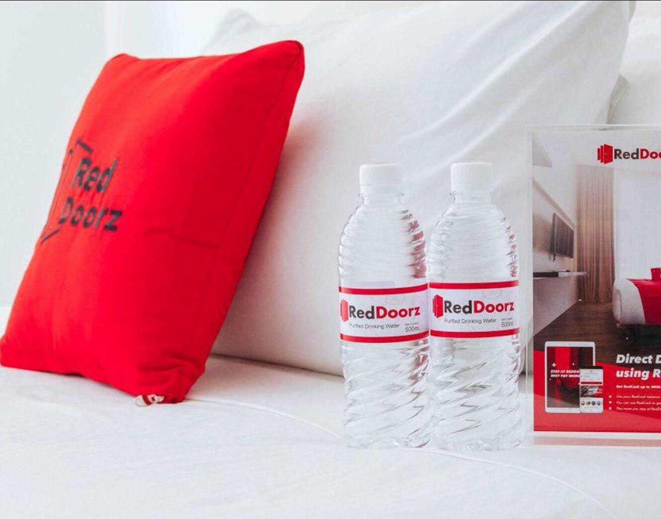 Set de Habitación RedDoorz near PNR Espana Station