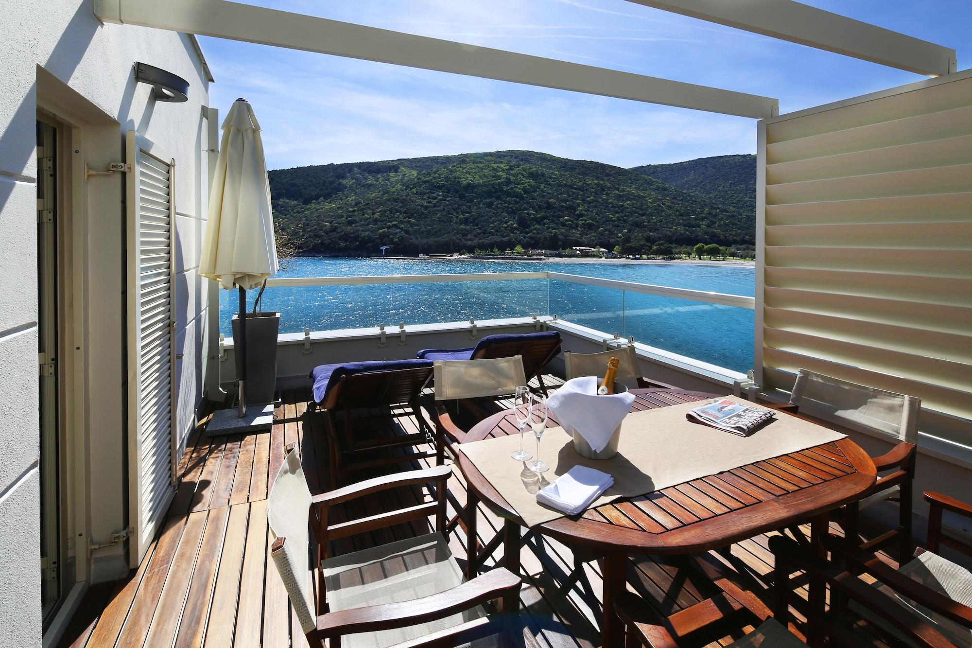 Varios Adoral Boutique Hotel