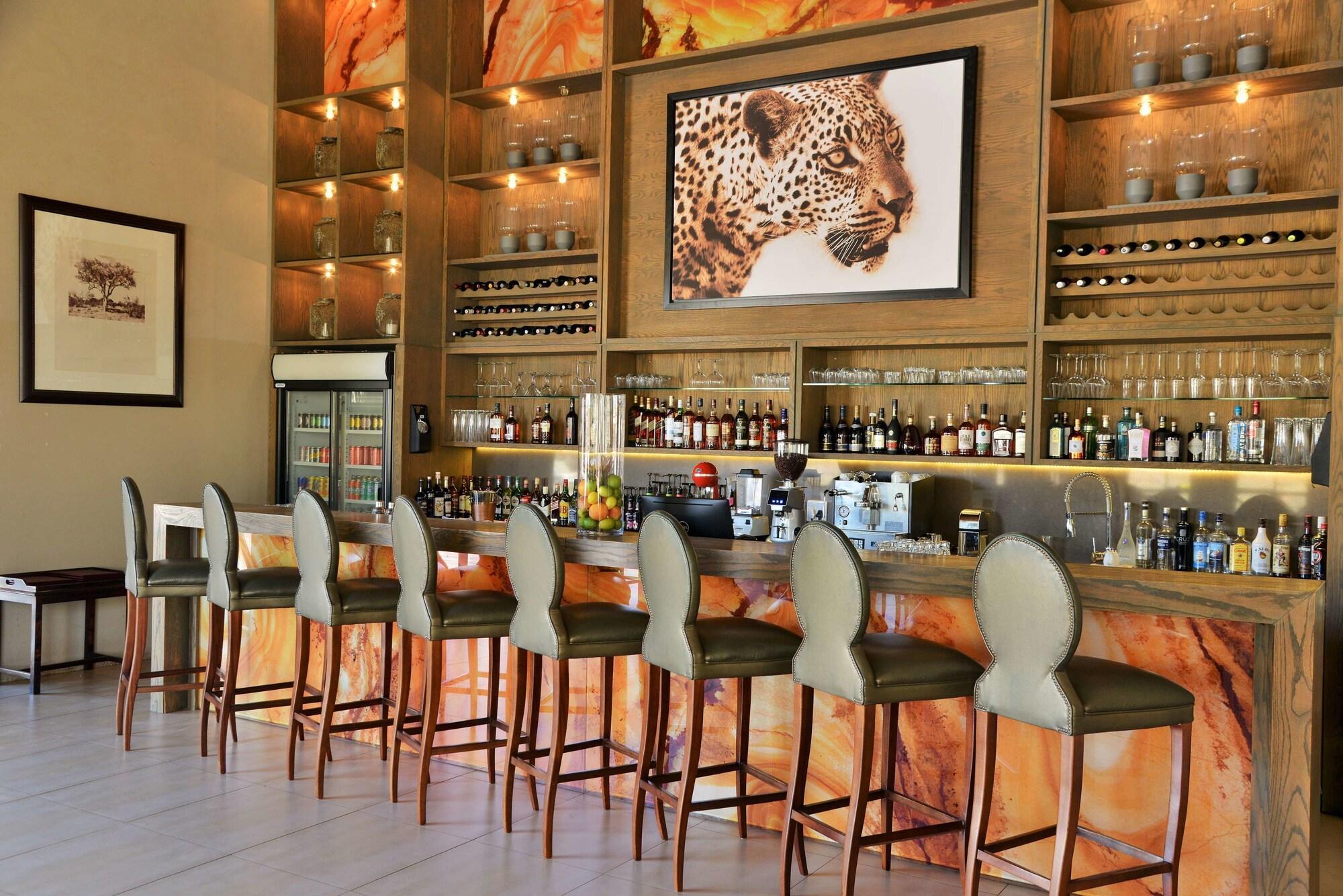 Bar/Salón Safari Plains