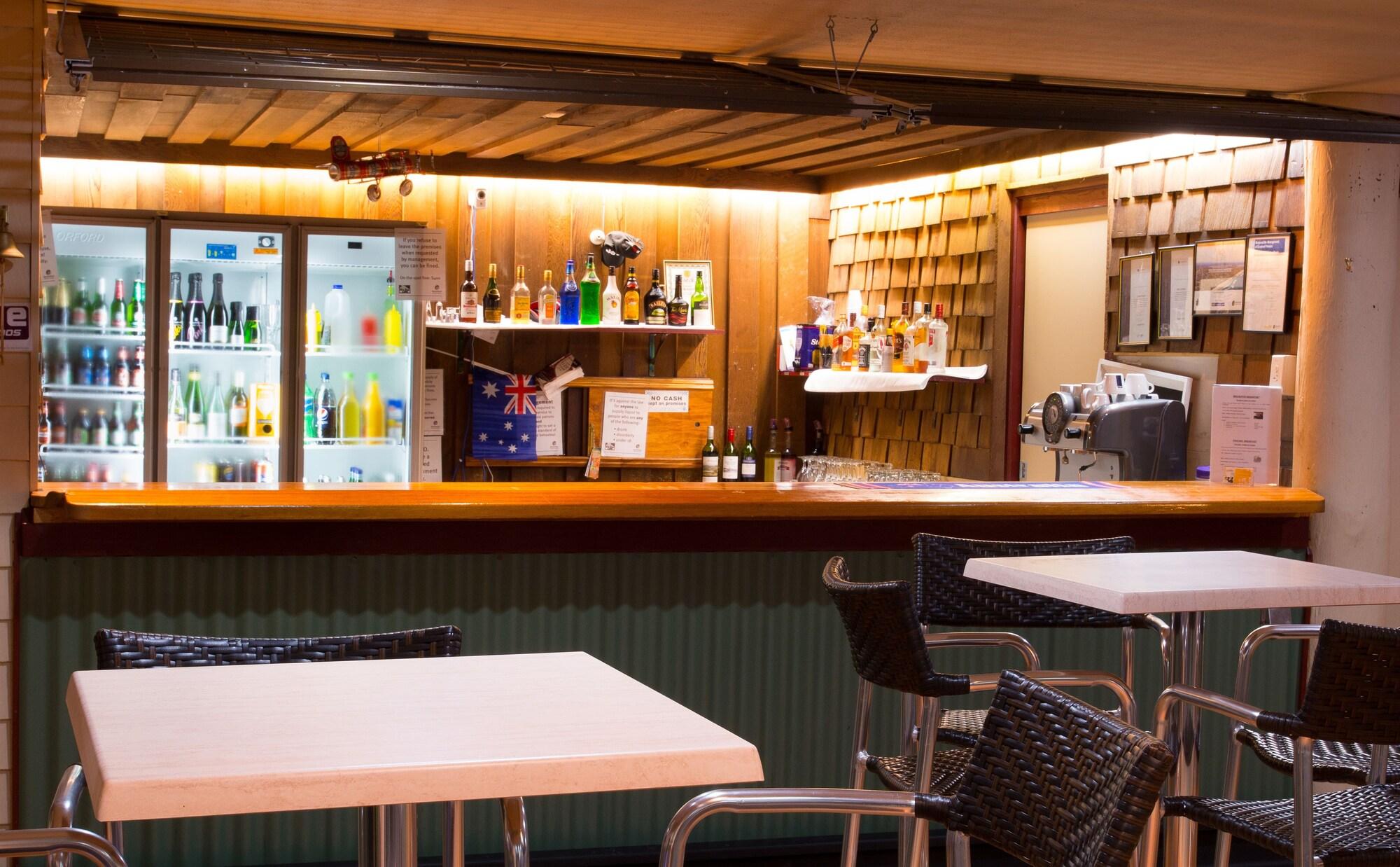 Bar/Salón Cedar Lake Country Resort