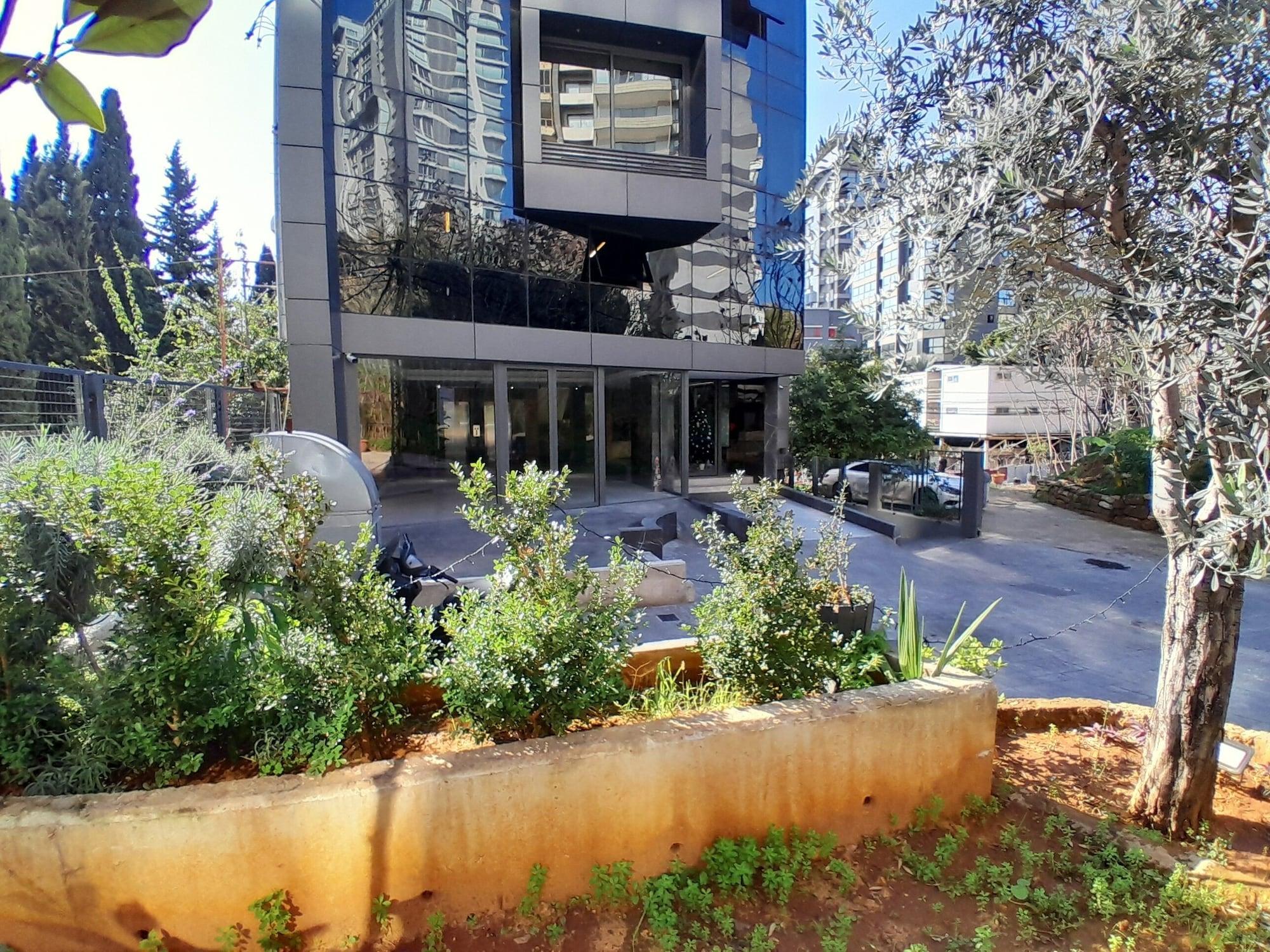 Vista Exterior Shade Suites and Studios