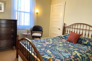 Alquiler Vacacional - Downtown Mystic Home  Private Driveway Fenced in Yard Discounted longer stays