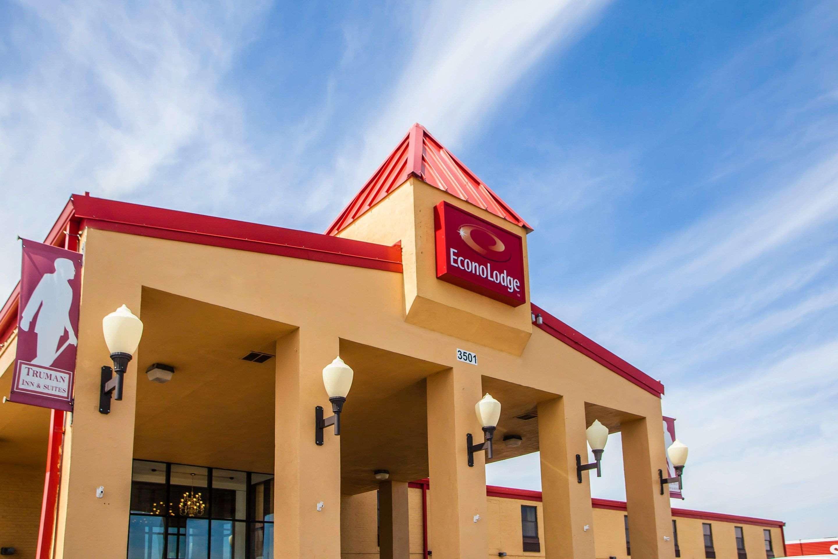 Vista Exterior Econo Lodge Truman Inn