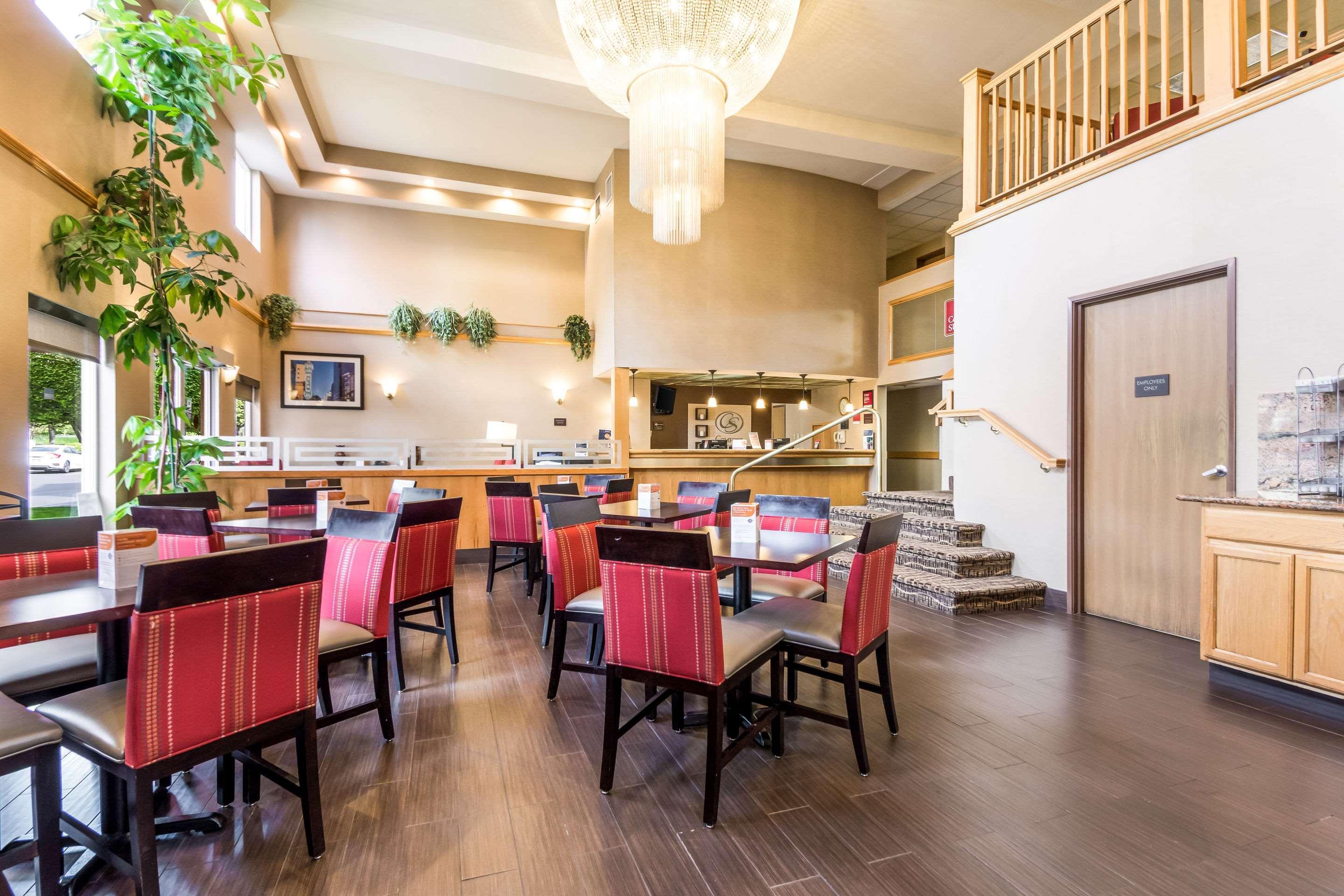 Restaurant Comfort Suites Portland Airport