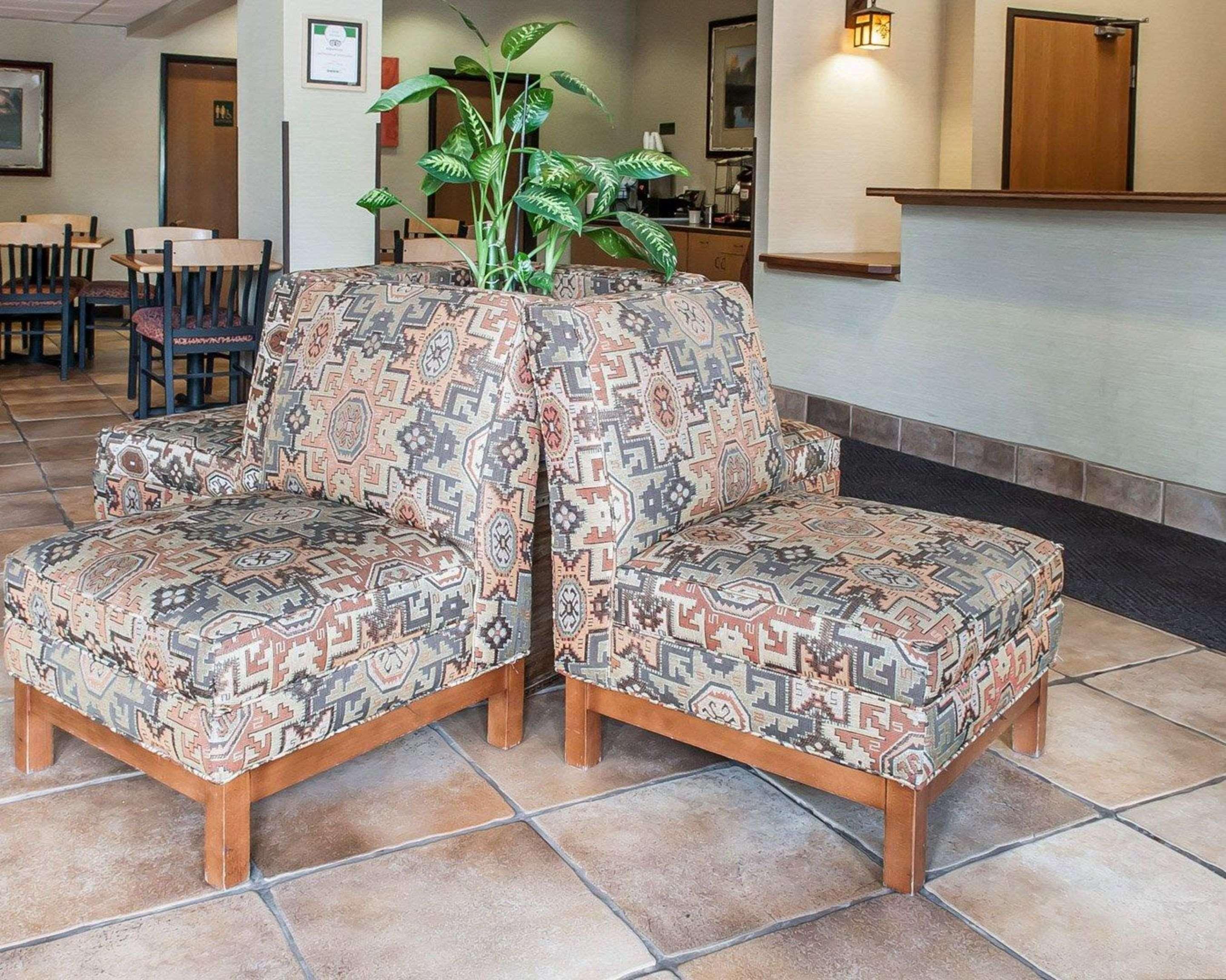 Vista Lobby Comfort Inn & Suites Midtown