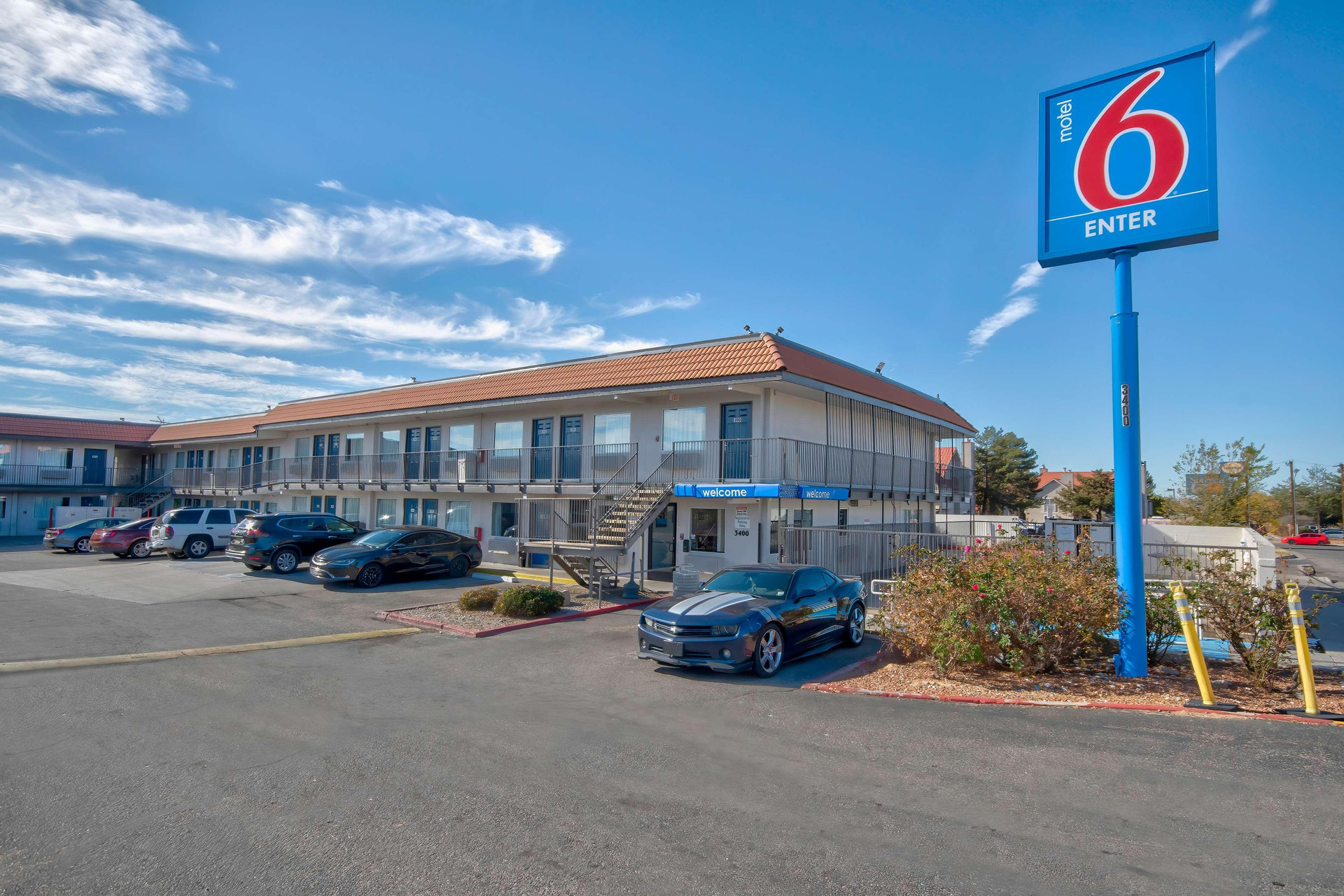 Vista Exterior Motel 6 Albuquerque, NM - Carlisle