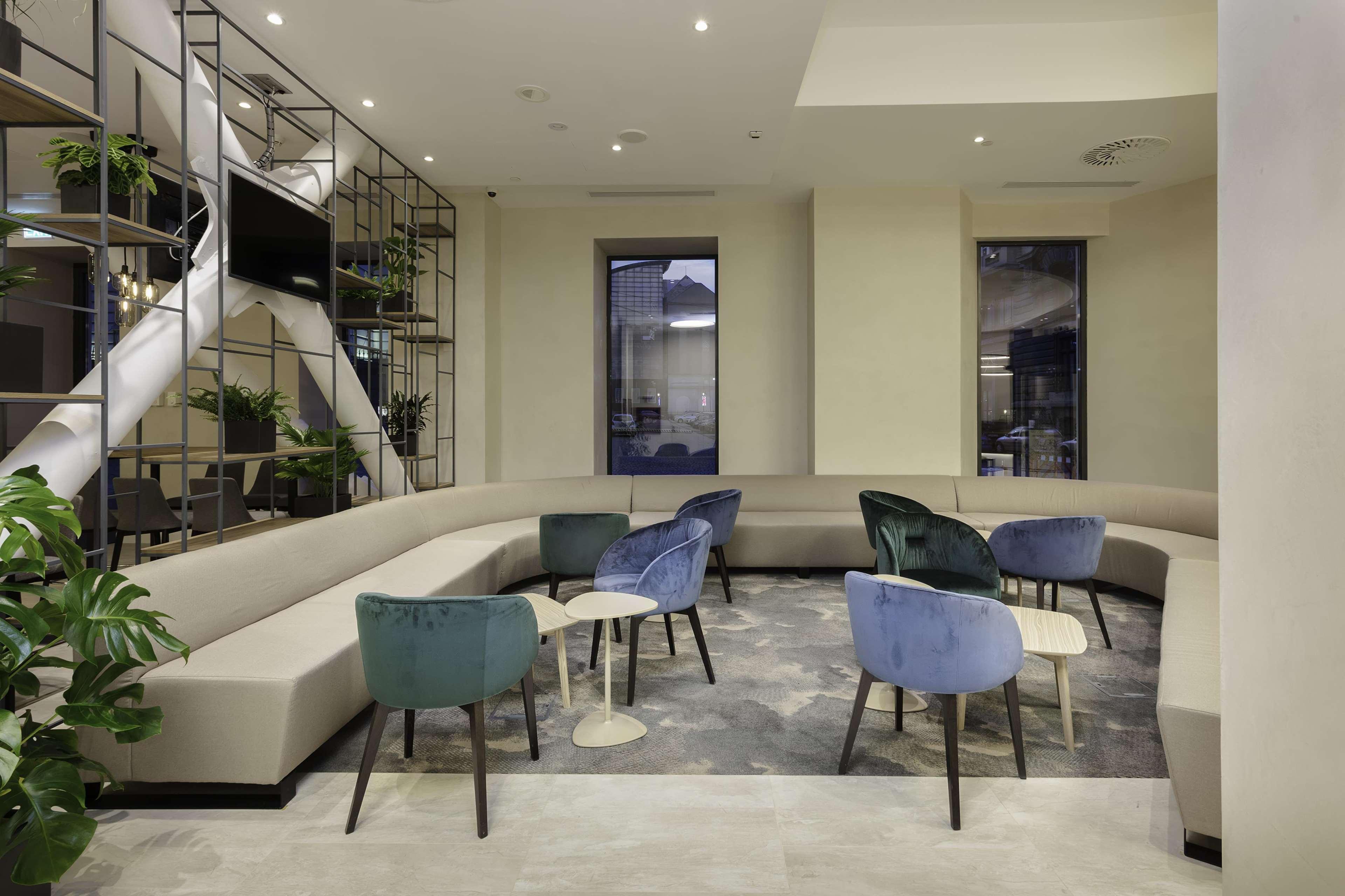 Vista Lobby Hilton Garden Inn Bucharest Old Town