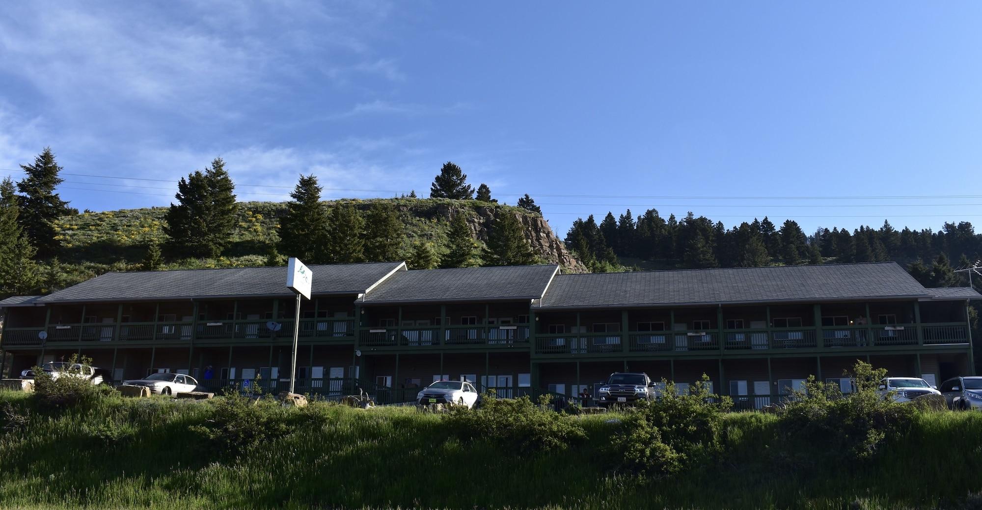 Vista Exterior Lake View Suites