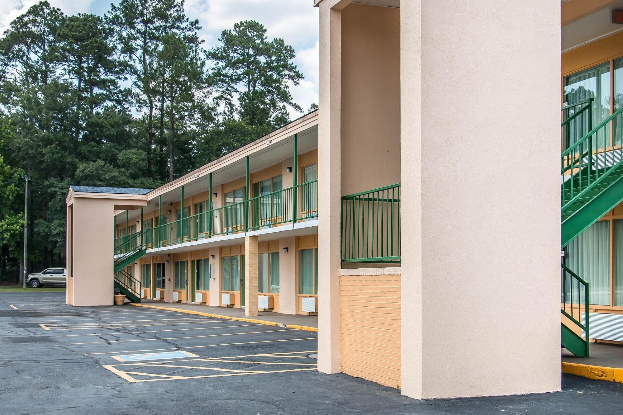 Vista Exterior Quality Inn Hinesville - Fort Stewart Area