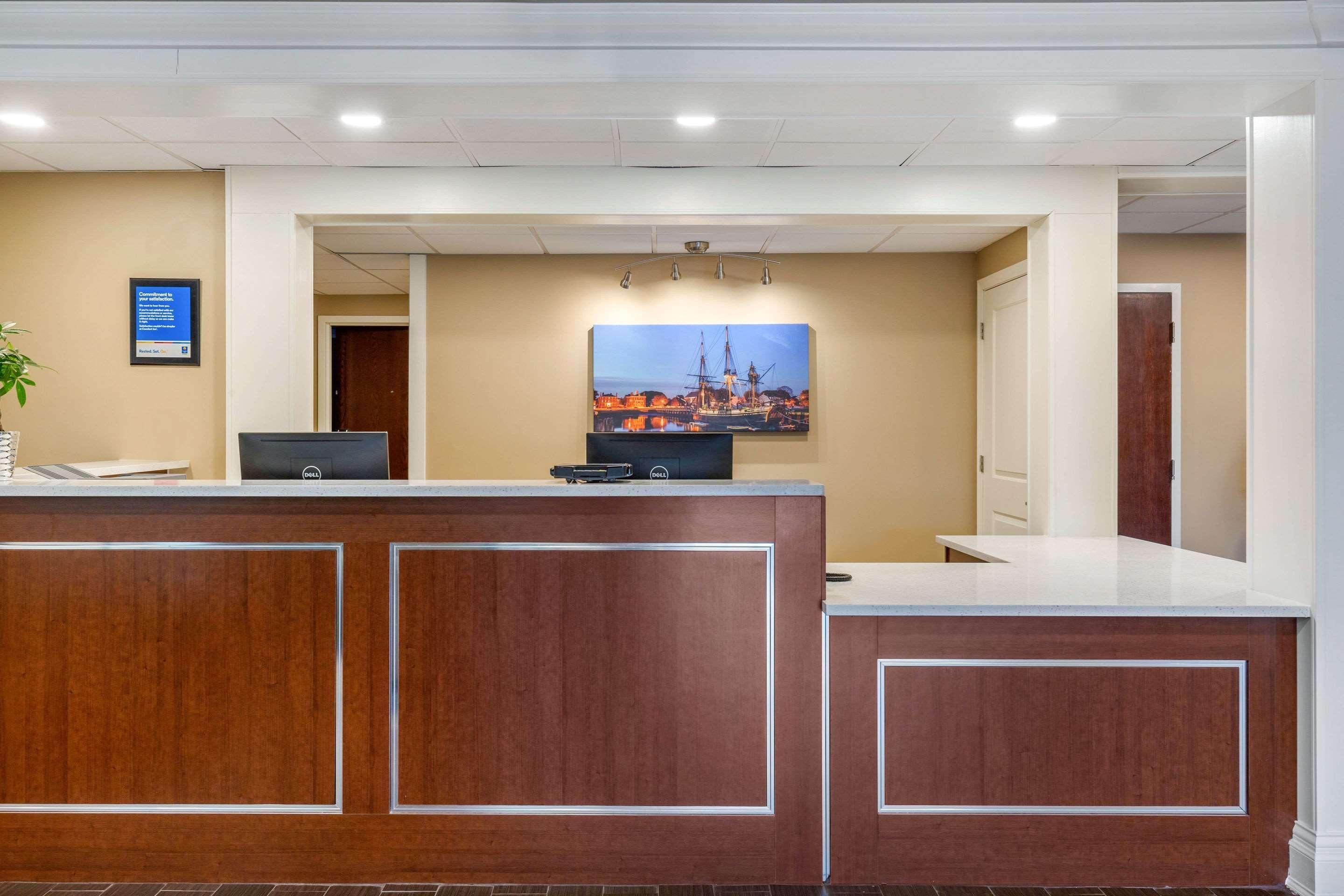 Vista Lobby Comfort Inn Danvers- Boston