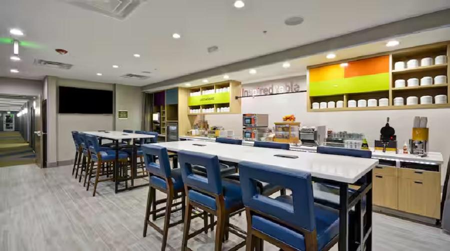 Bar/Salón Home2 Suites By Hilton Jackson