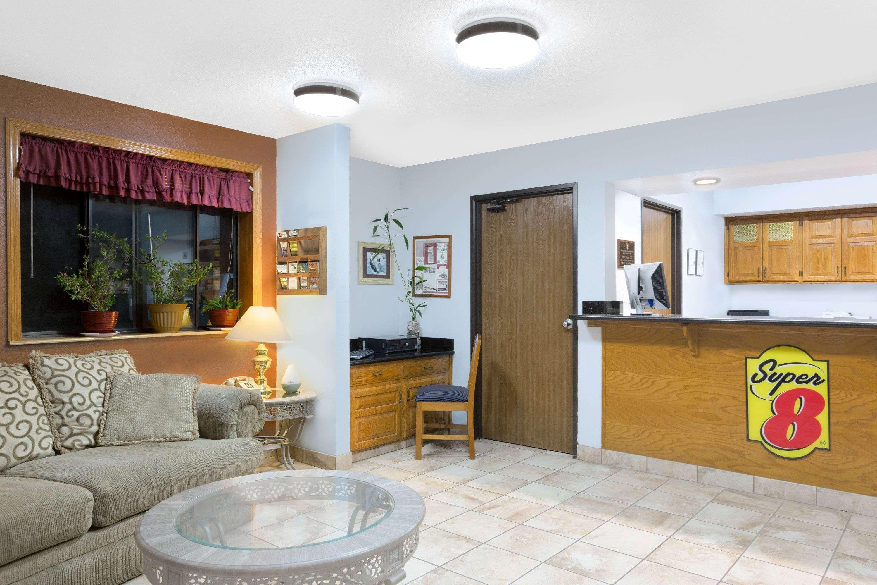 Vista Lobby Super 8 By Wyndham Boone