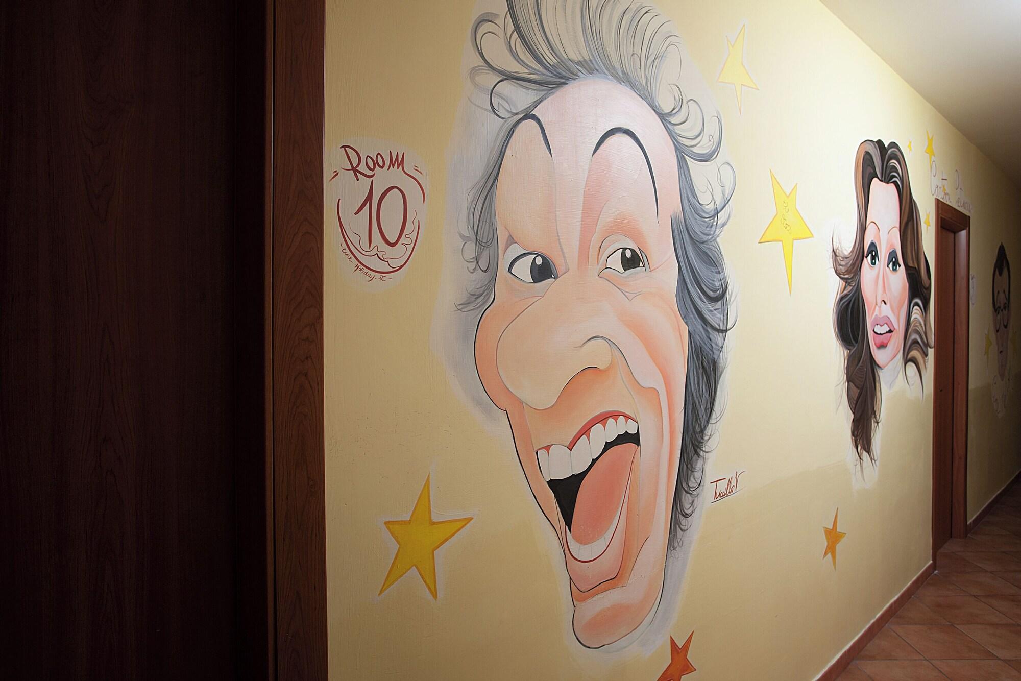 Varios Hotel Cine Holiday