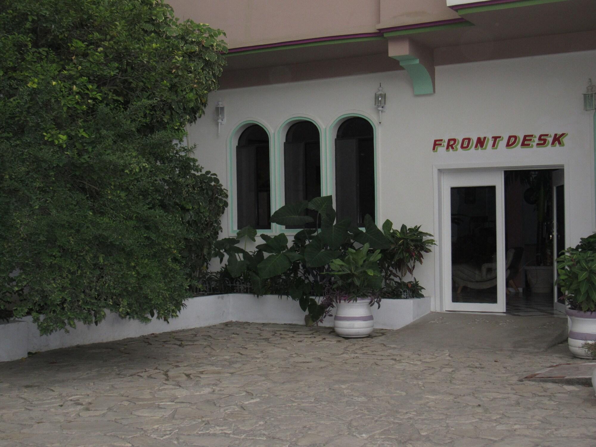 Vista Exterior L'Eternel est mon secours