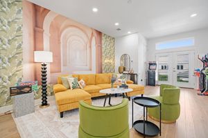 Renta temporal - Right Spacious 8-bedroom townhome in awesome Dallas with AC