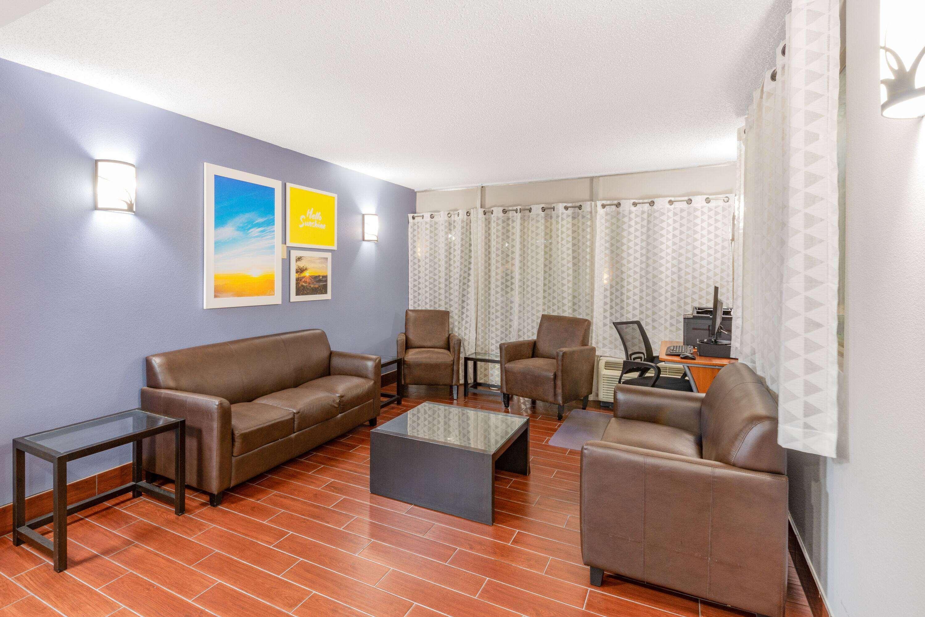 Vista Lobby Days Inn by Wyndham Charlottesville/University Area