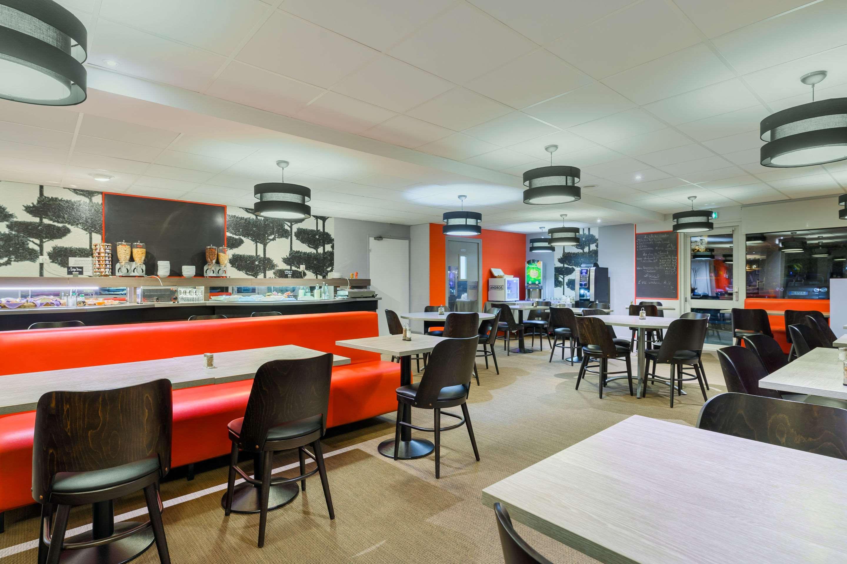 Bar/Salón Kyriad Lille - Mons En Baroeul