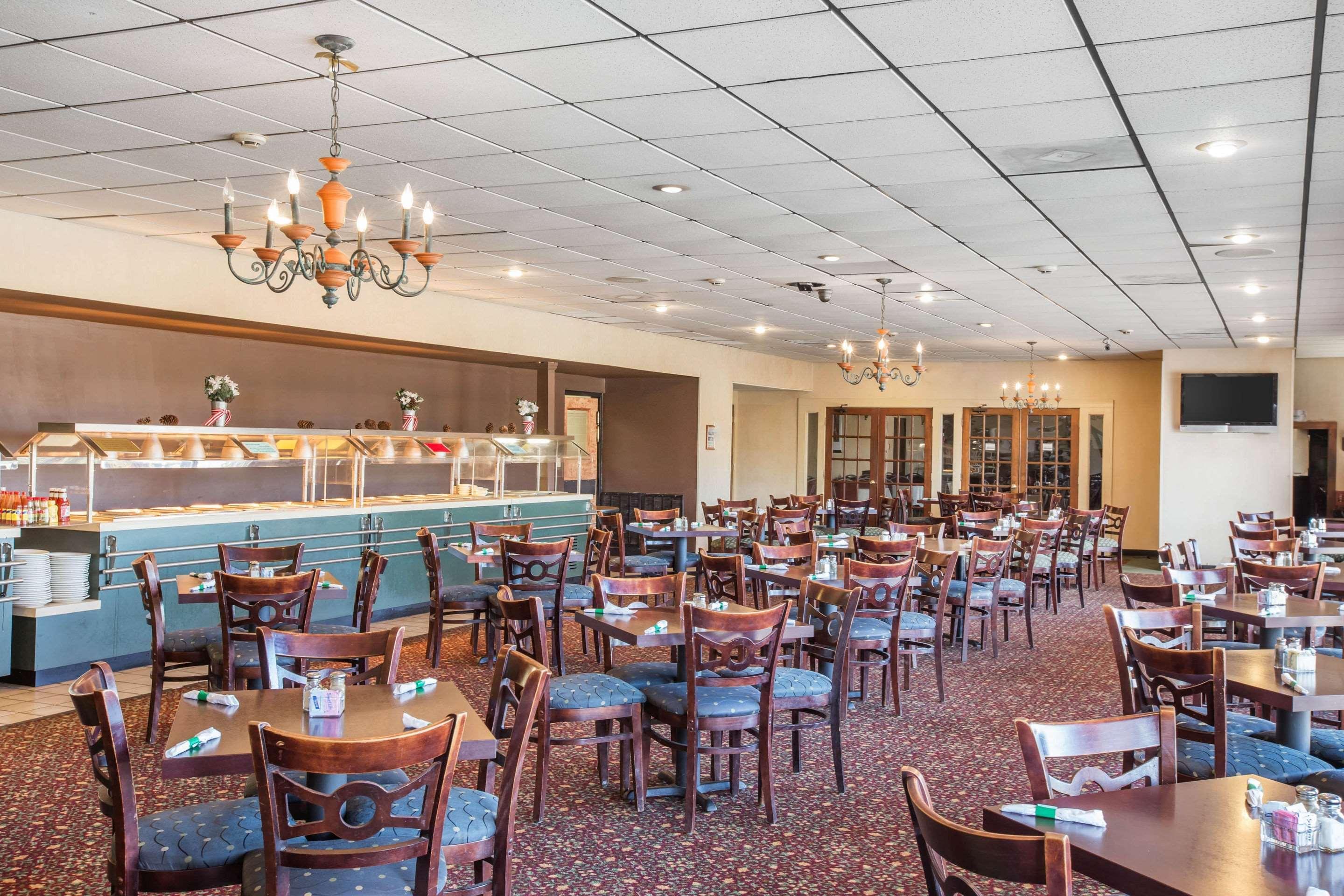 Restaurant Quality Inn Americus Area