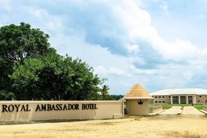 Alojamiento - Royal Ambassador Hotel