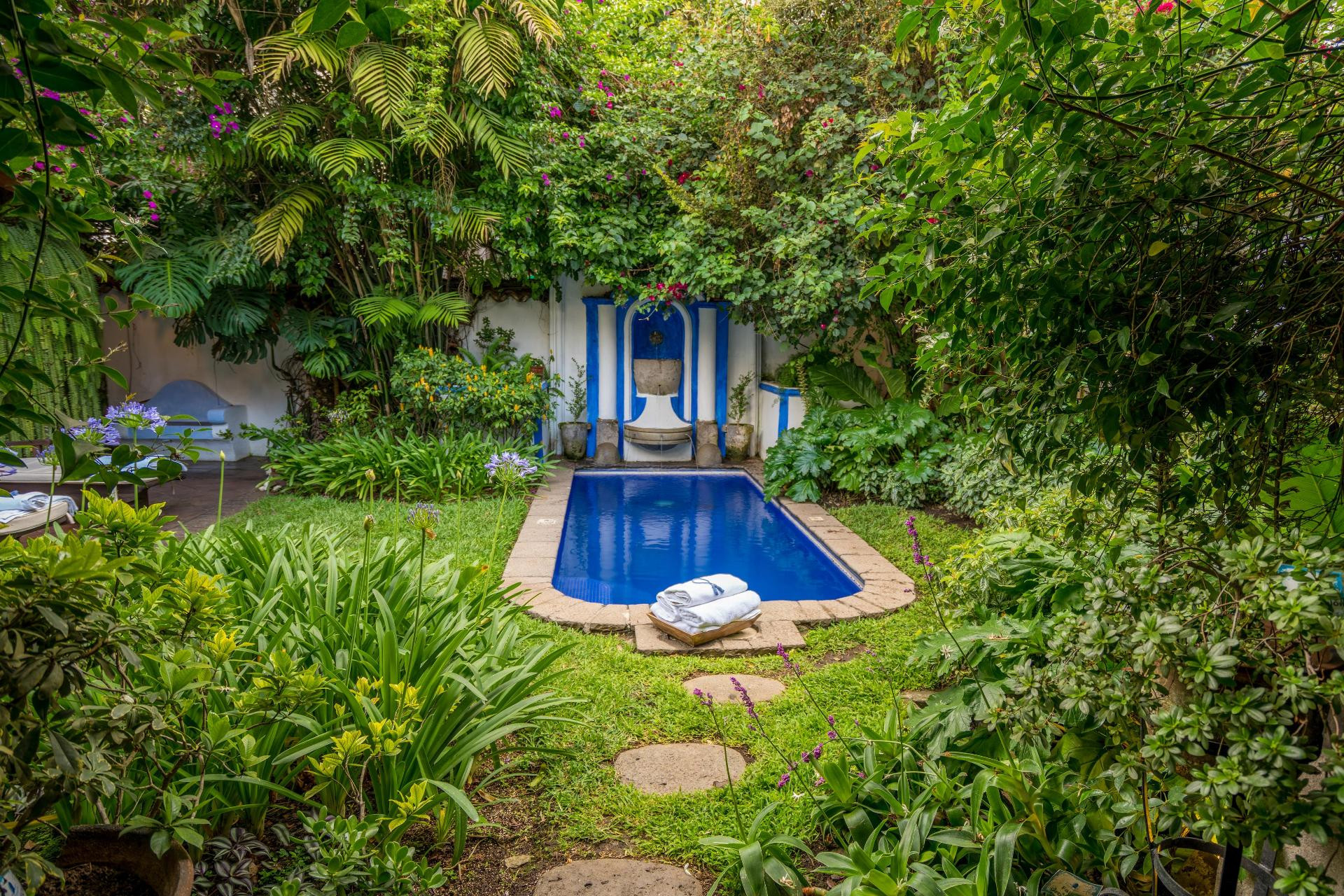 Vista Piscina Casa Encantada by Porta Hotels