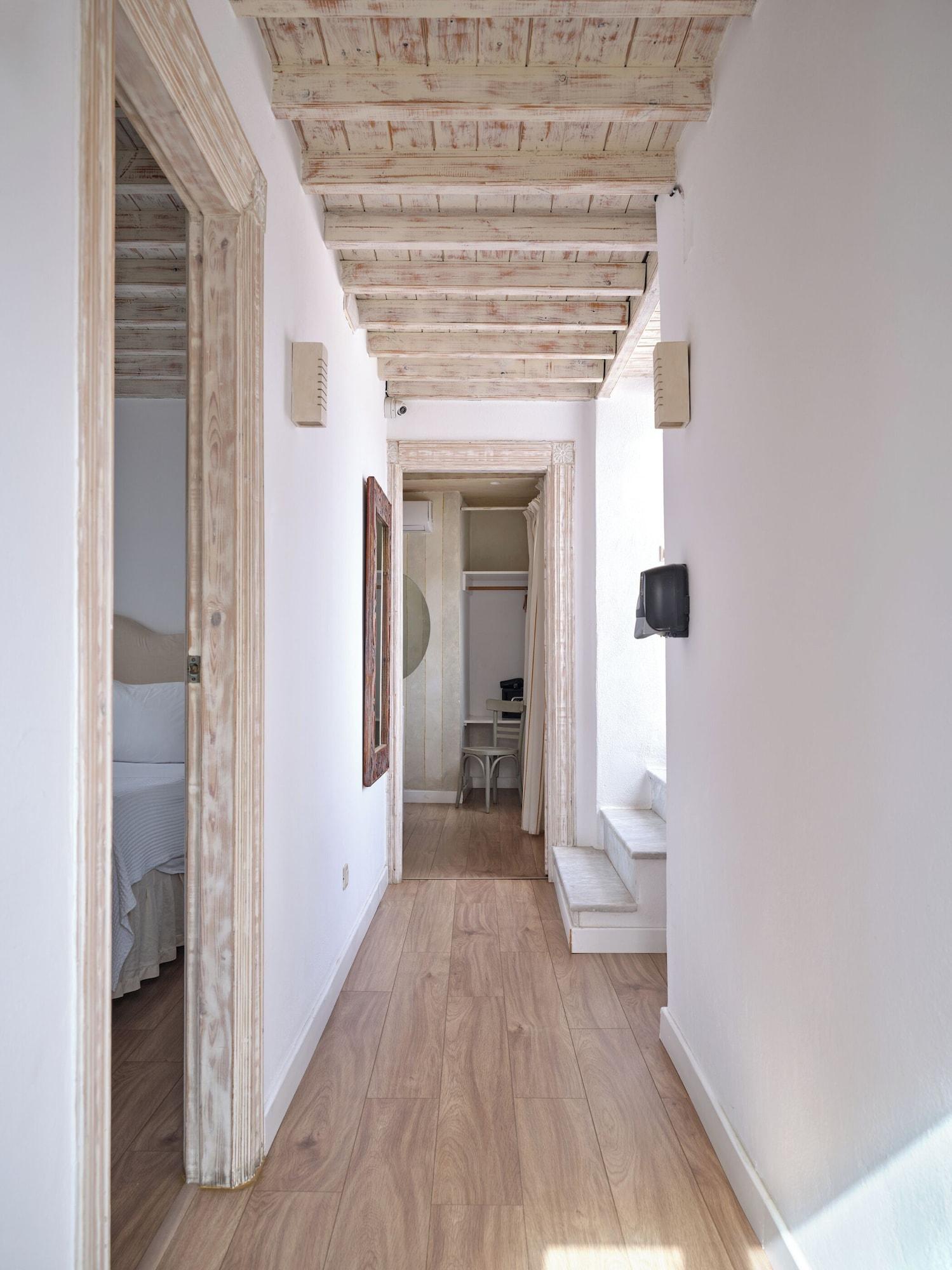 Varios La Maison Kalogera