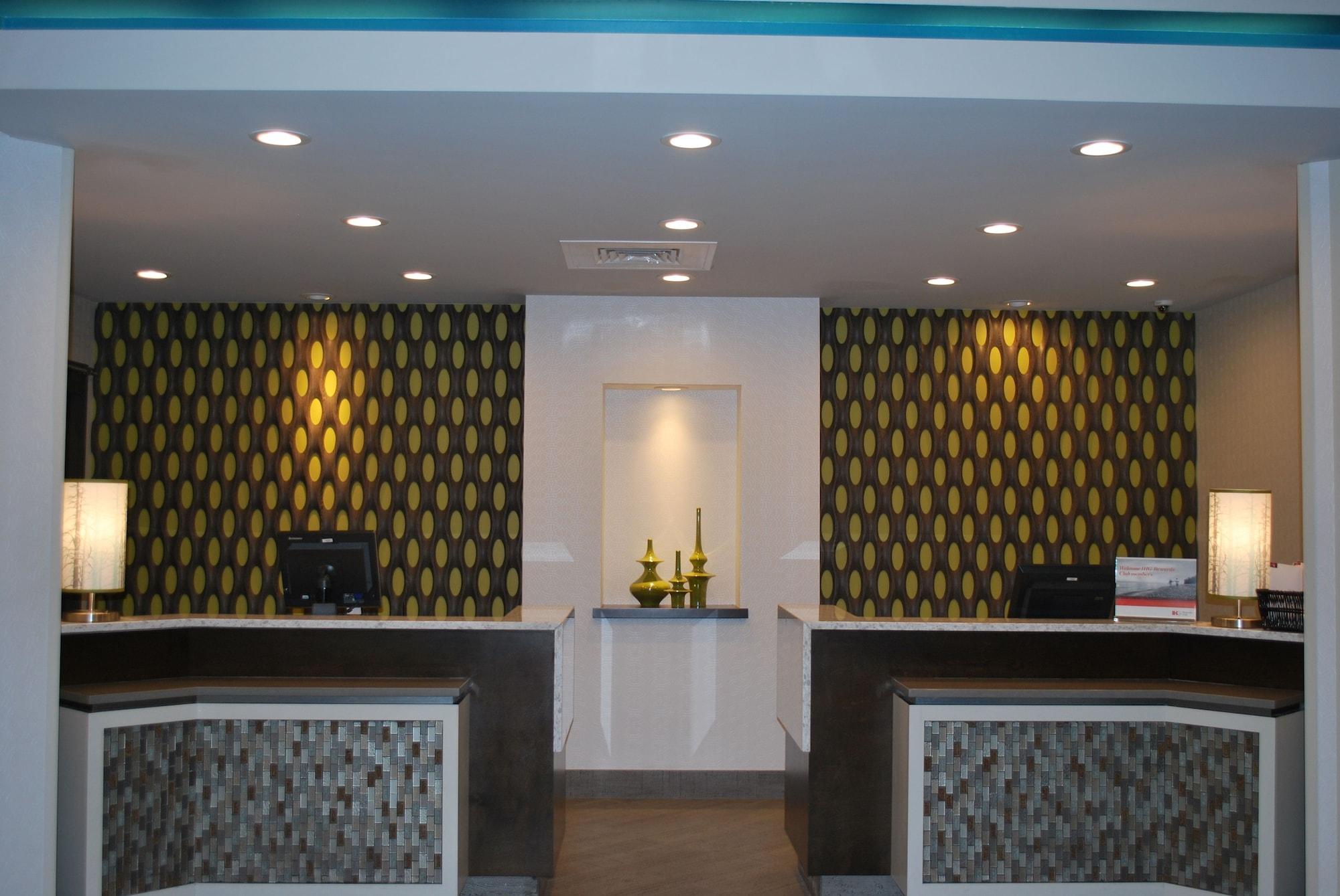 Vista Lobby Wyndham Garden Summerville